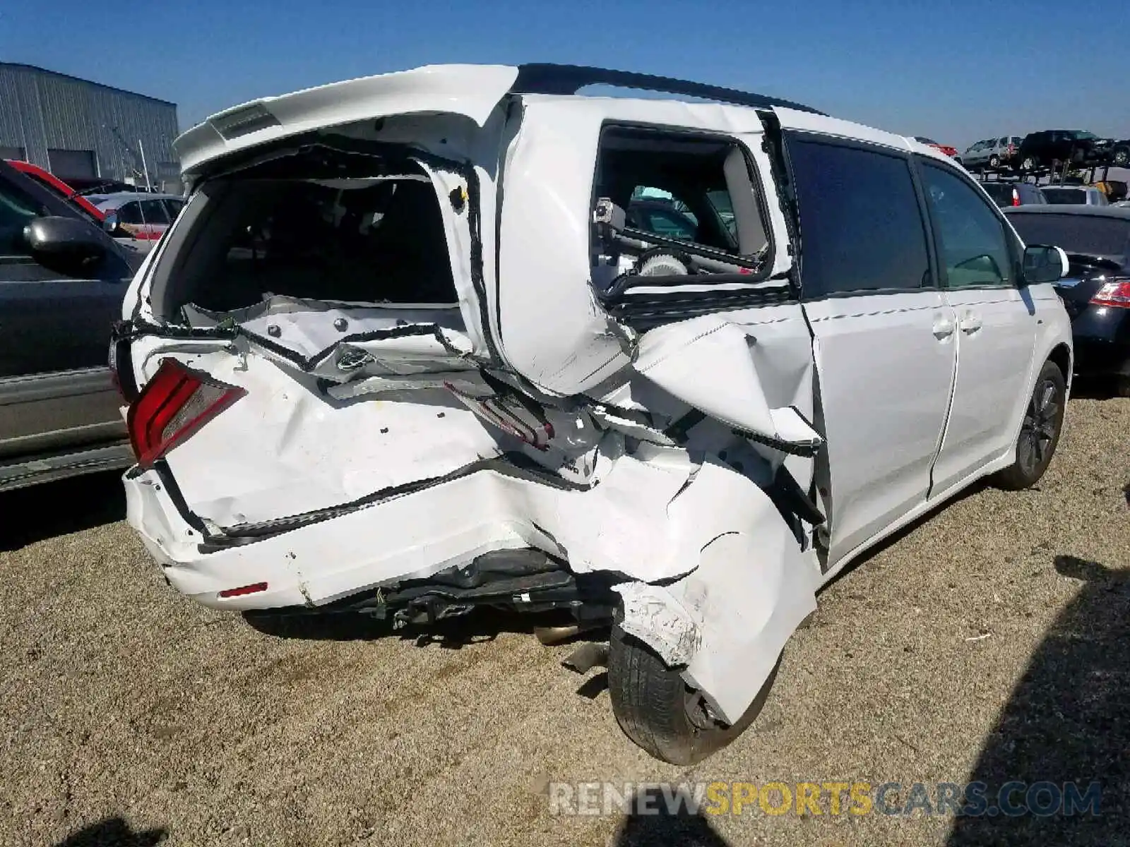 4 Photograph of a damaged car 5TDJZ3DC1KS223695 TOYOTA SIENNA 2019