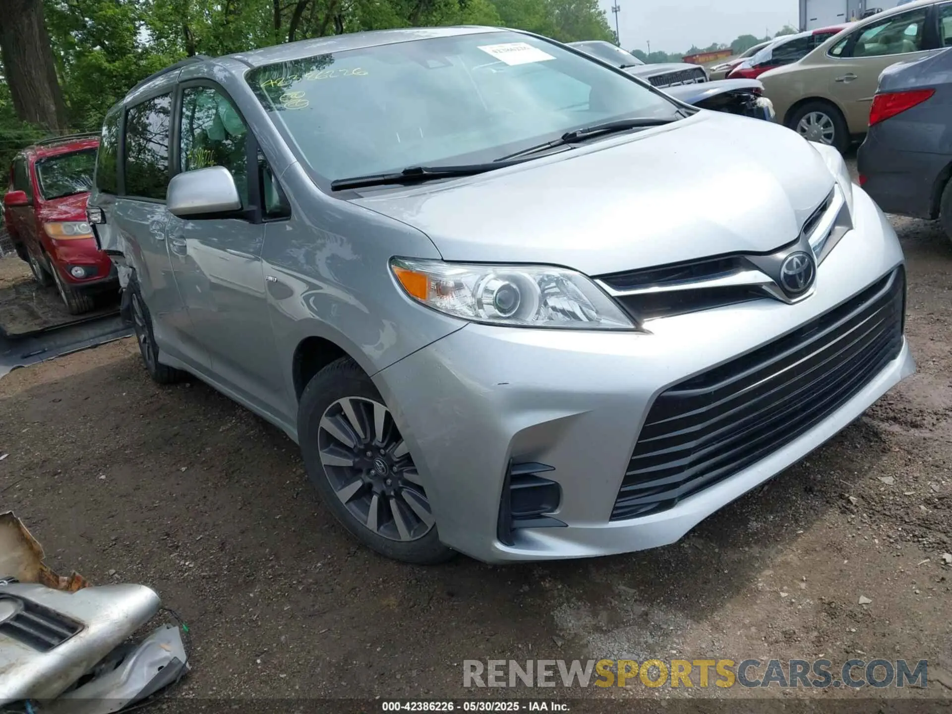 1 Photograph of a damaged car 5TDJZ3DC1KS223793 TOYOTA SIENNA 2019