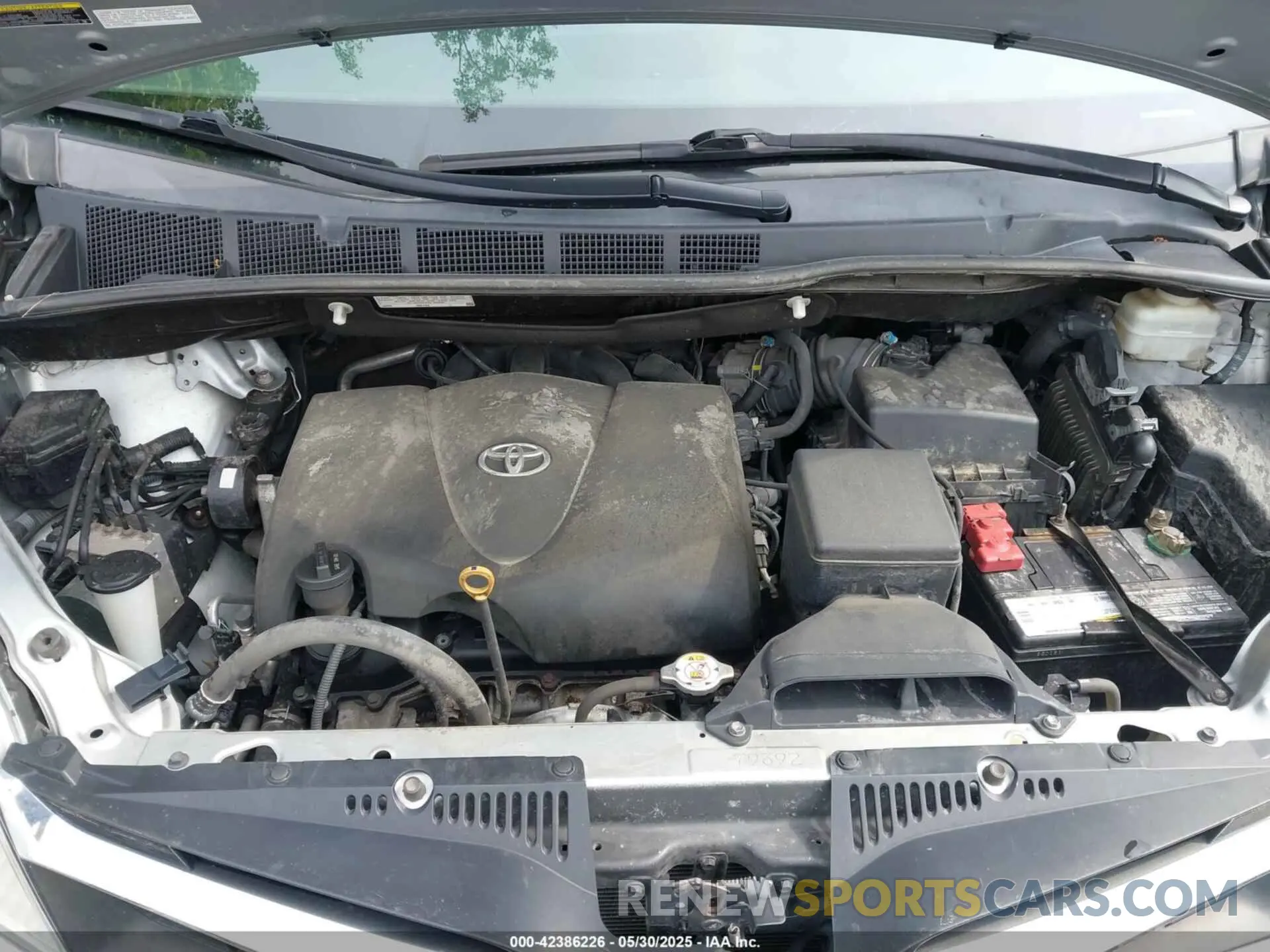 10 Photograph of a damaged car 5TDJZ3DC1KS223793 TOYOTA SIENNA 2019