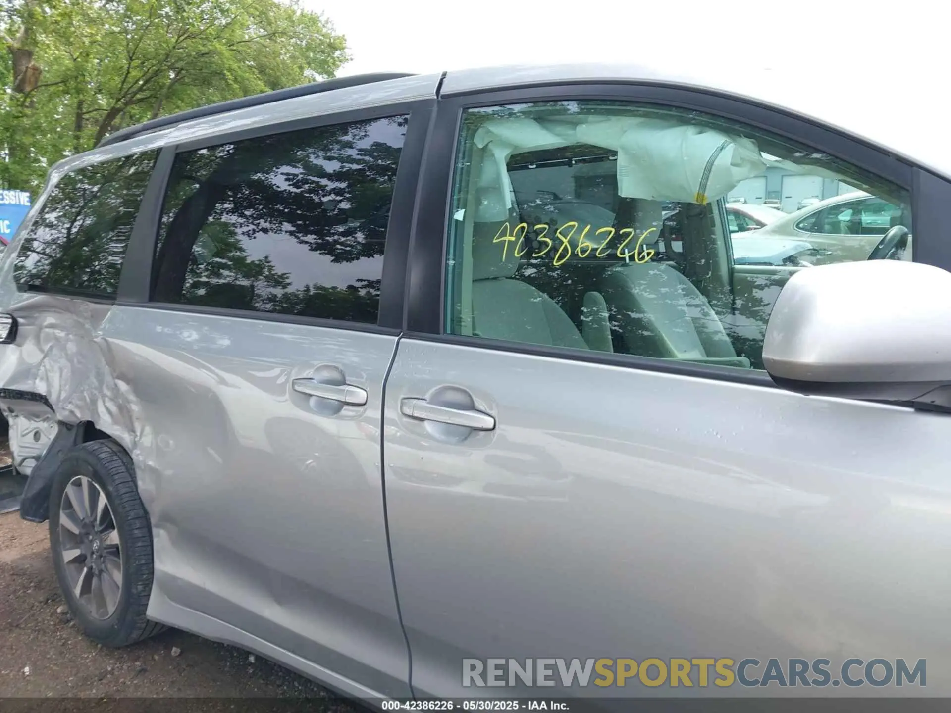 14 Photograph of a damaged car 5TDJZ3DC1KS223793 TOYOTA SIENNA 2019