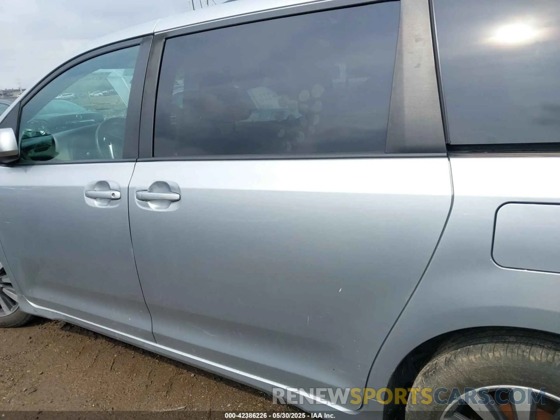 15 Photograph of a damaged car 5TDJZ3DC1KS223793 TOYOTA SIENNA 2019