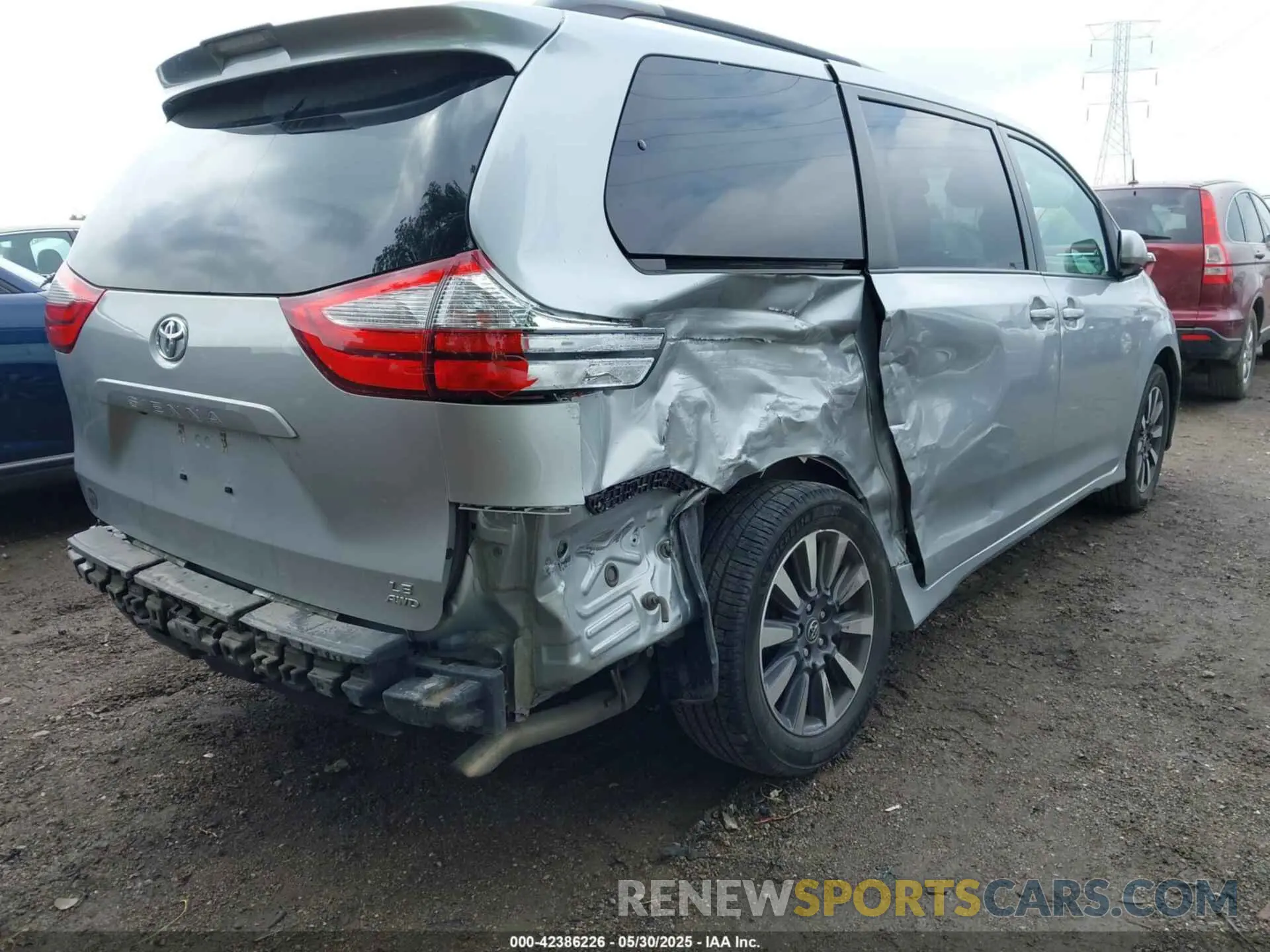 6 Photograph of a damaged car 5TDJZ3DC1KS223793 TOYOTA SIENNA 2019