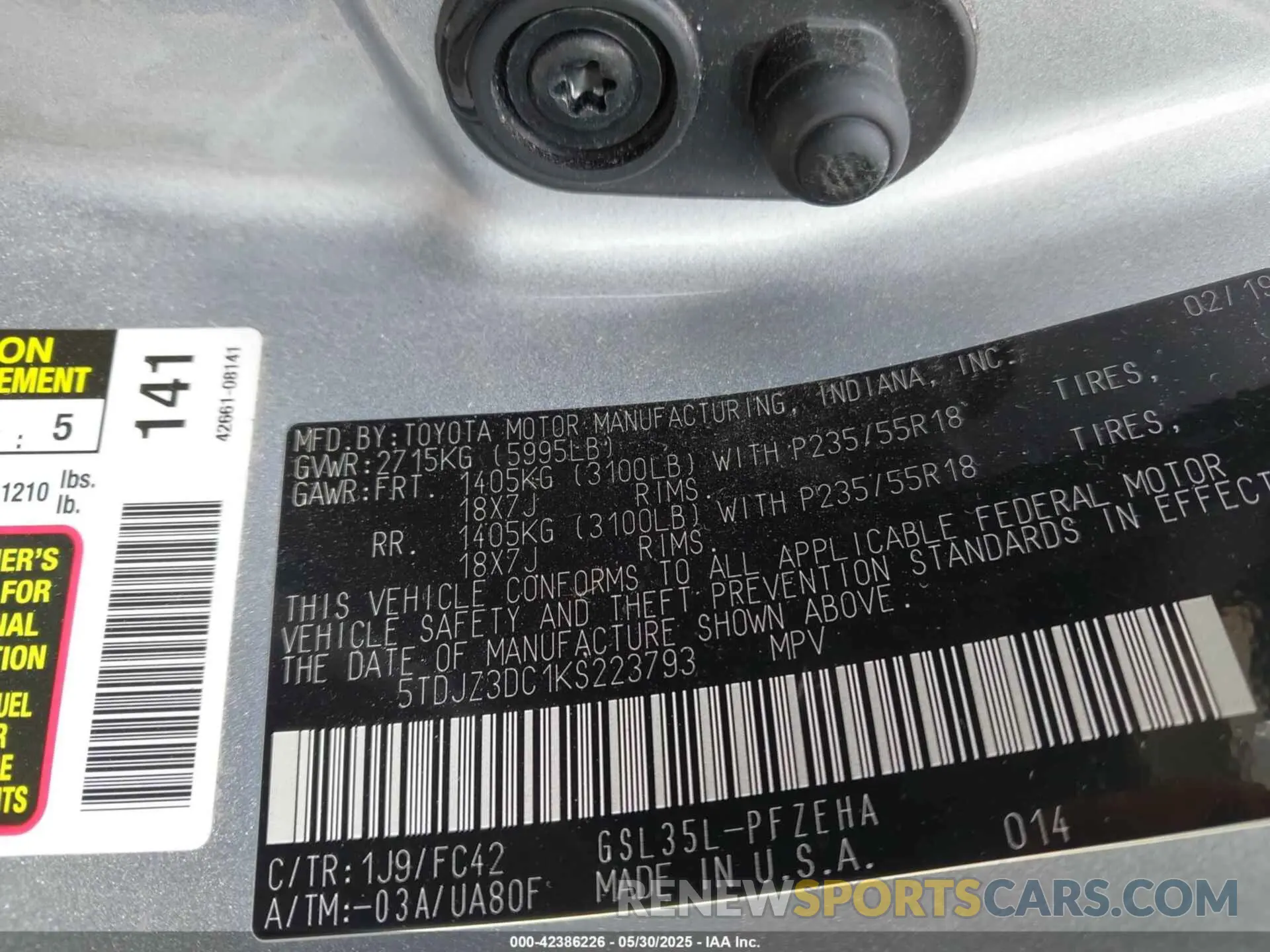 9 Photograph of a damaged car 5TDJZ3DC1KS223793 TOYOTA SIENNA 2019