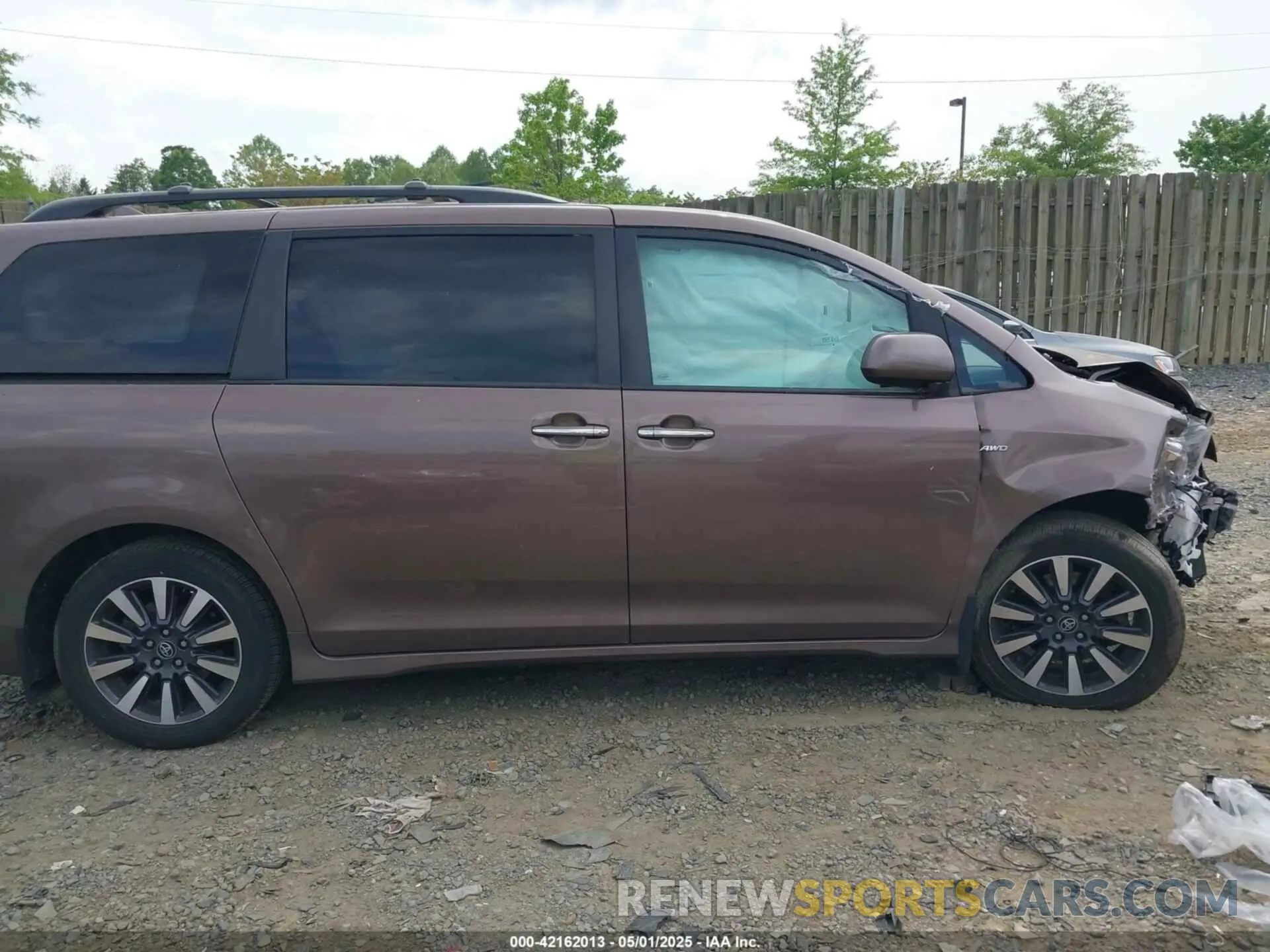 14 Photograph of a damaged car 5TDJZ3DC3KS219602 TOYOTA SIENNA 2019