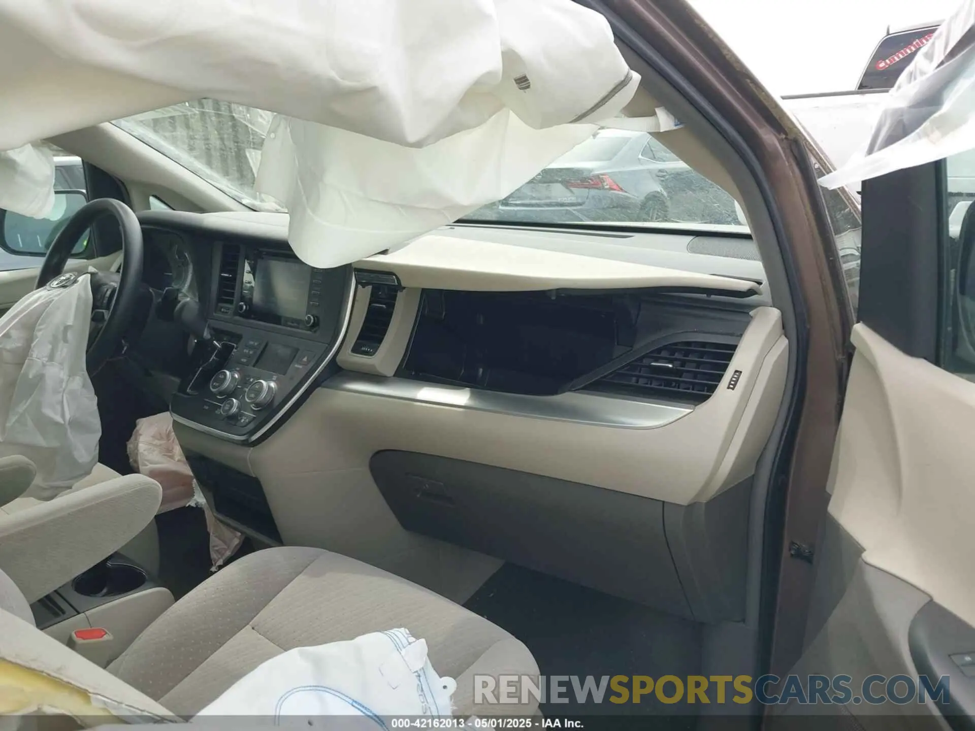 5 Photograph of a damaged car 5TDJZ3DC3KS219602 TOYOTA SIENNA 2019