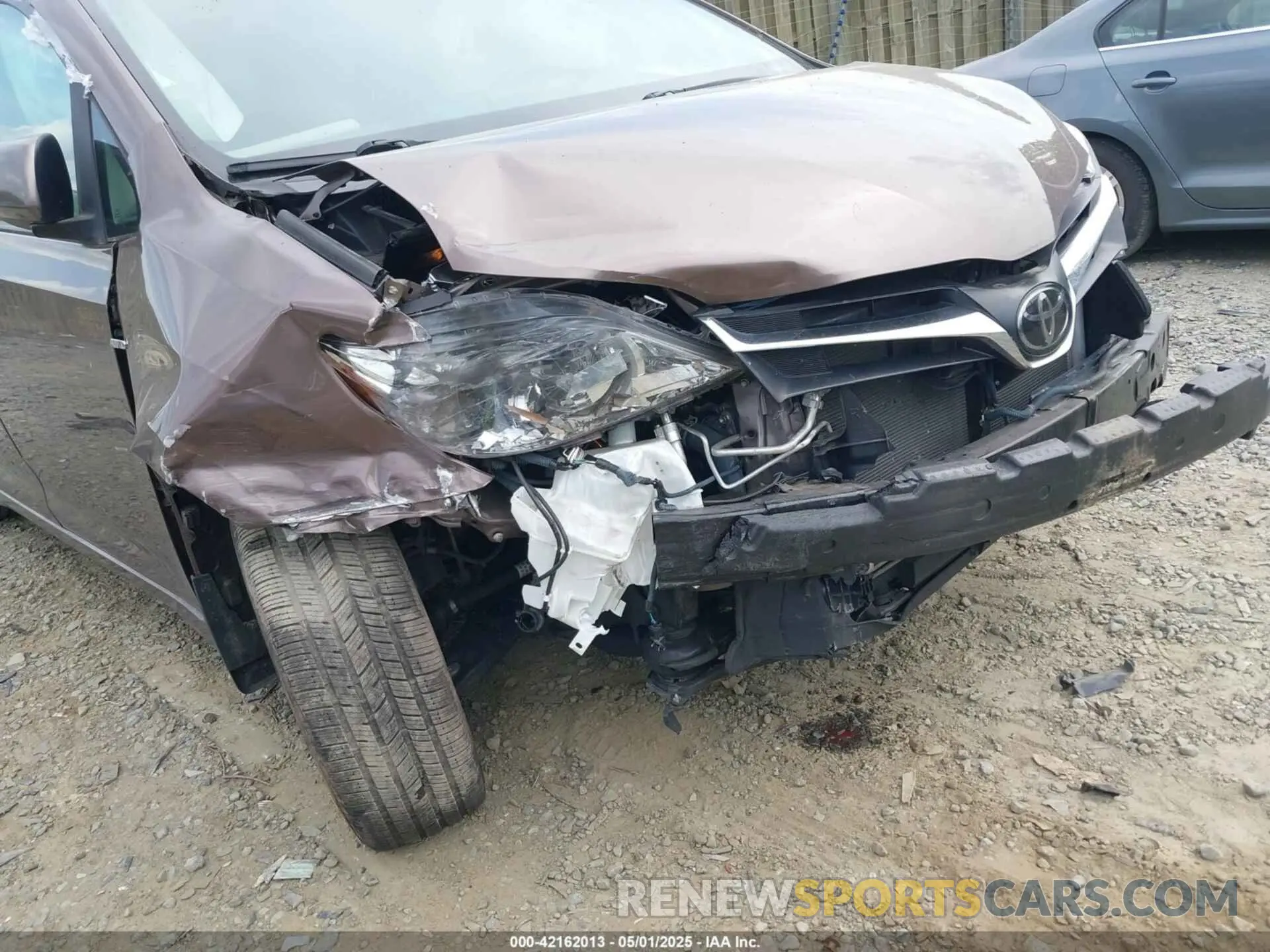 6 Photograph of a damaged car 5TDJZ3DC3KS219602 TOYOTA SIENNA 2019
