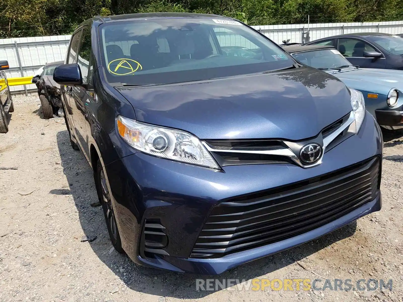 1 Photograph of a damaged car 5TDJZ3DC3KS220619 TOYOTA SIENNA 2019