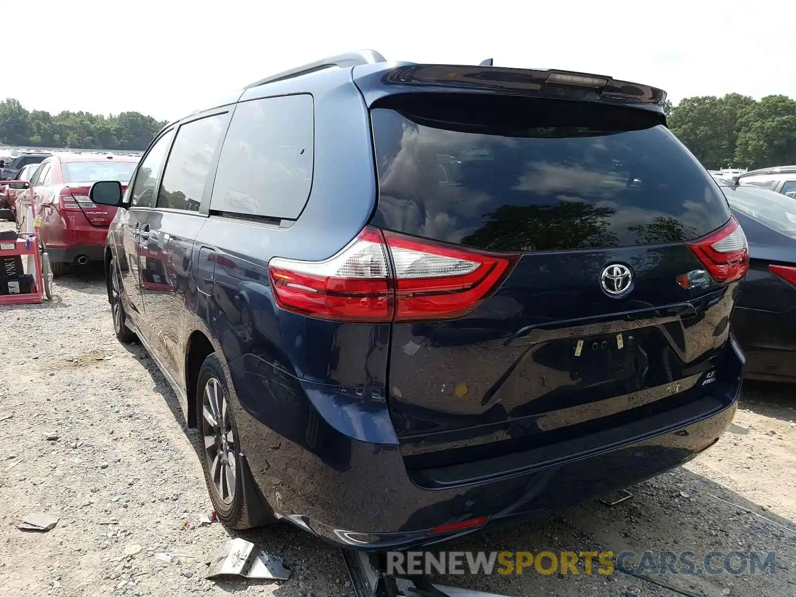 3 Photograph of a damaged car 5TDJZ3DC3KS220619 TOYOTA SIENNA 2019