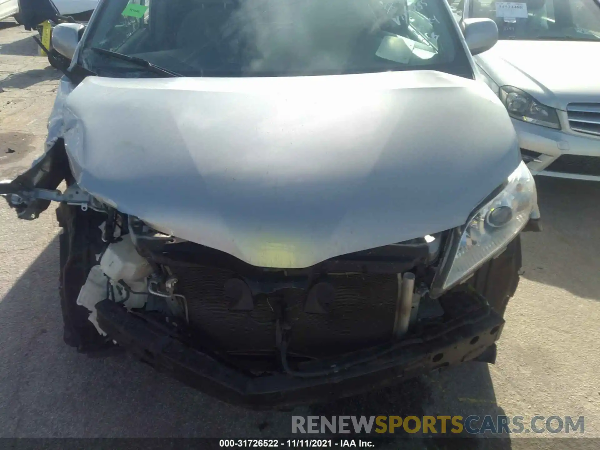 10 Photograph of a damaged car 5TDJZ3DC4KS221455 TOYOTA SIENNA 2019