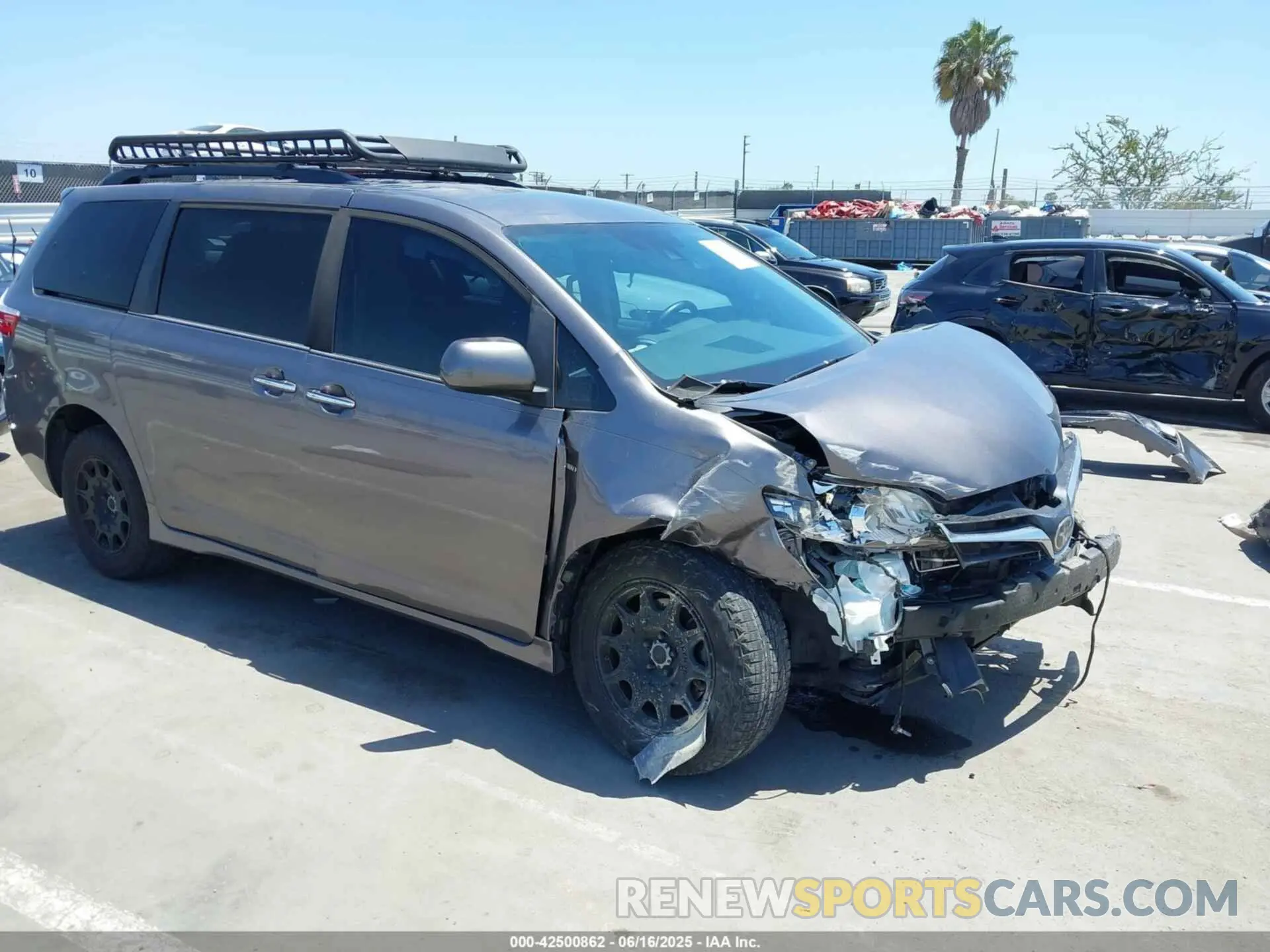 1 Photograph of a damaged car 5TDJZ3DC9KS225324 TOYOTA SIENNA 2019