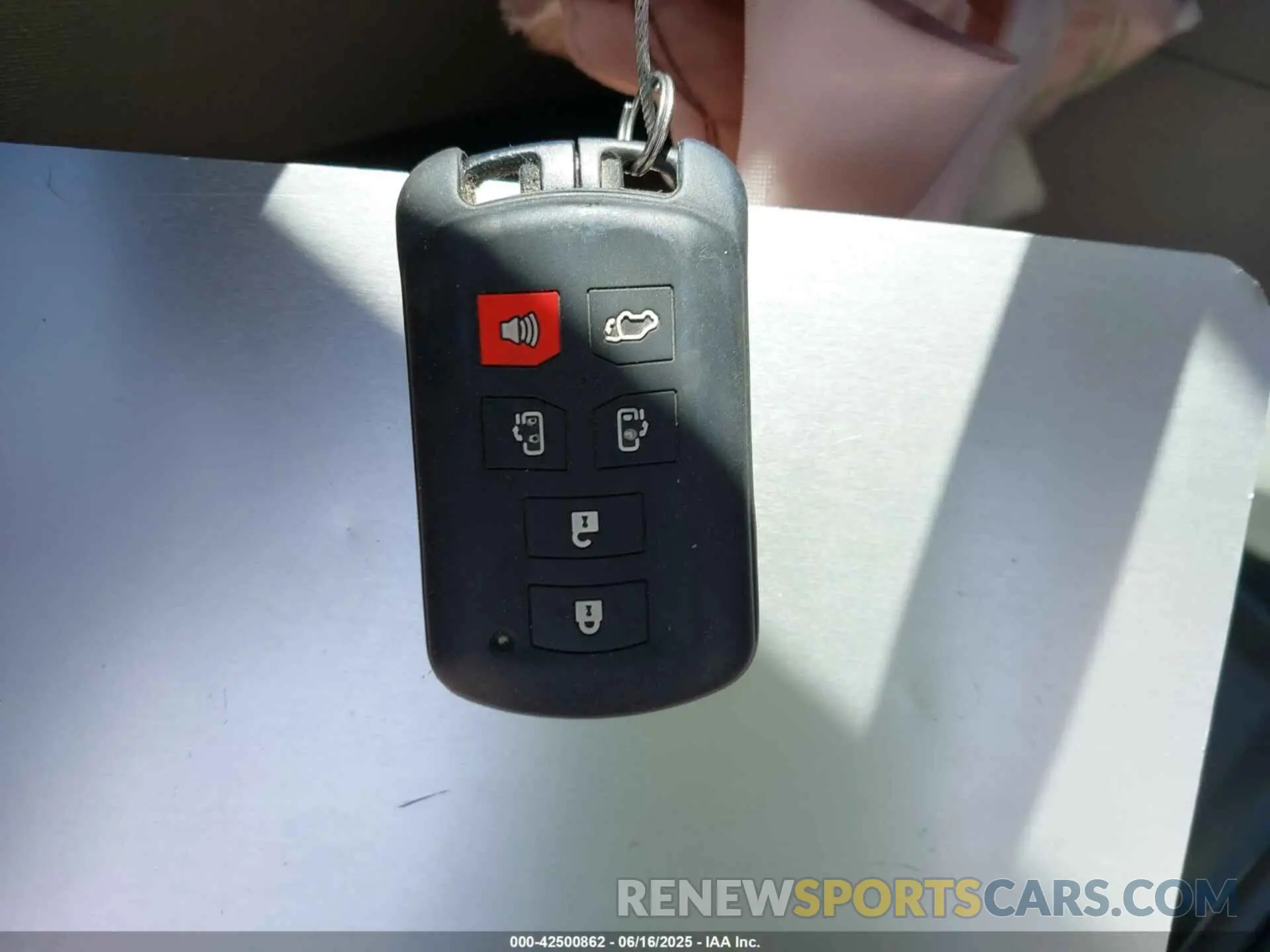 11 Photograph of a damaged car 5TDJZ3DC9KS225324 TOYOTA SIENNA 2019