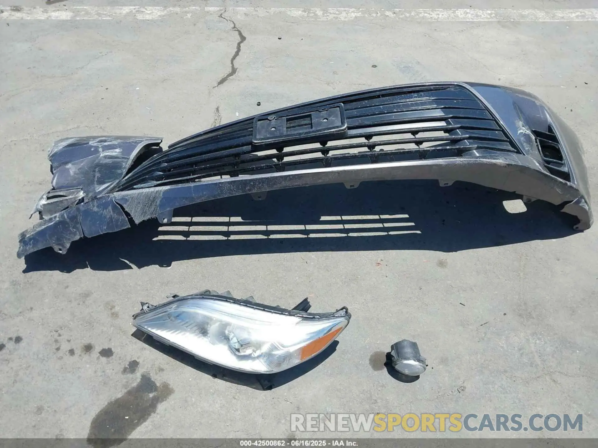 12 Photograph of a damaged car 5TDJZ3DC9KS225324 TOYOTA SIENNA 2019