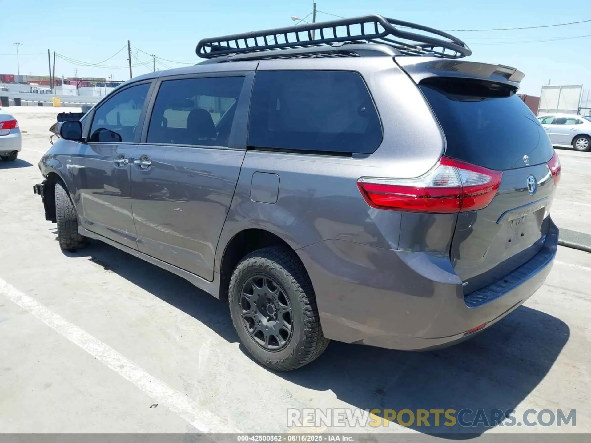 3 Photograph of a damaged car 5TDJZ3DC9KS225324 TOYOTA SIENNA 2019