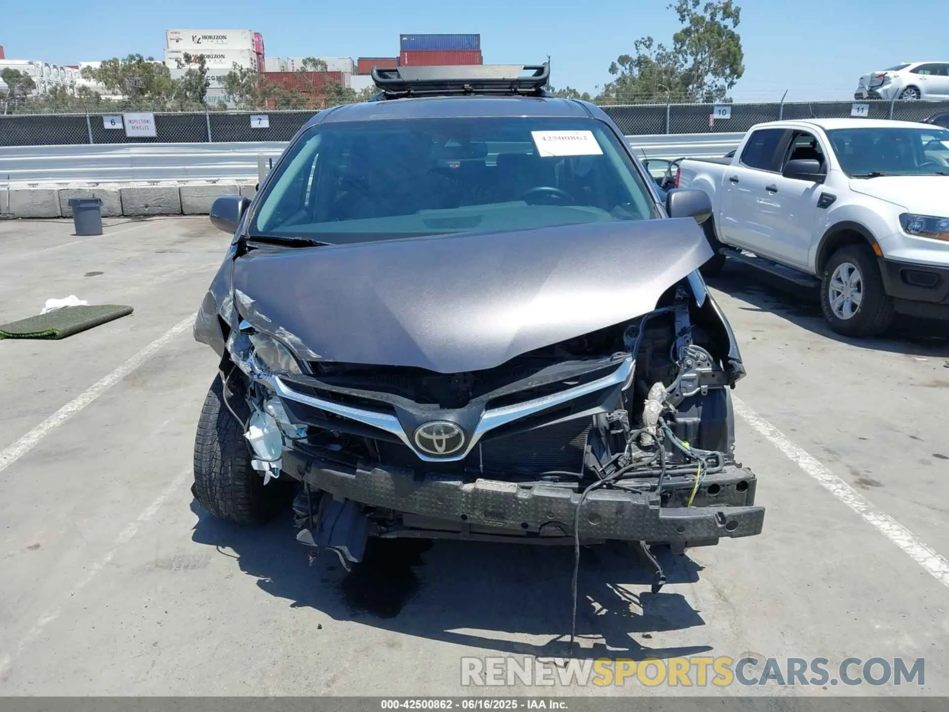 6 Photograph of a damaged car 5TDJZ3DC9KS225324 TOYOTA SIENNA 2019
