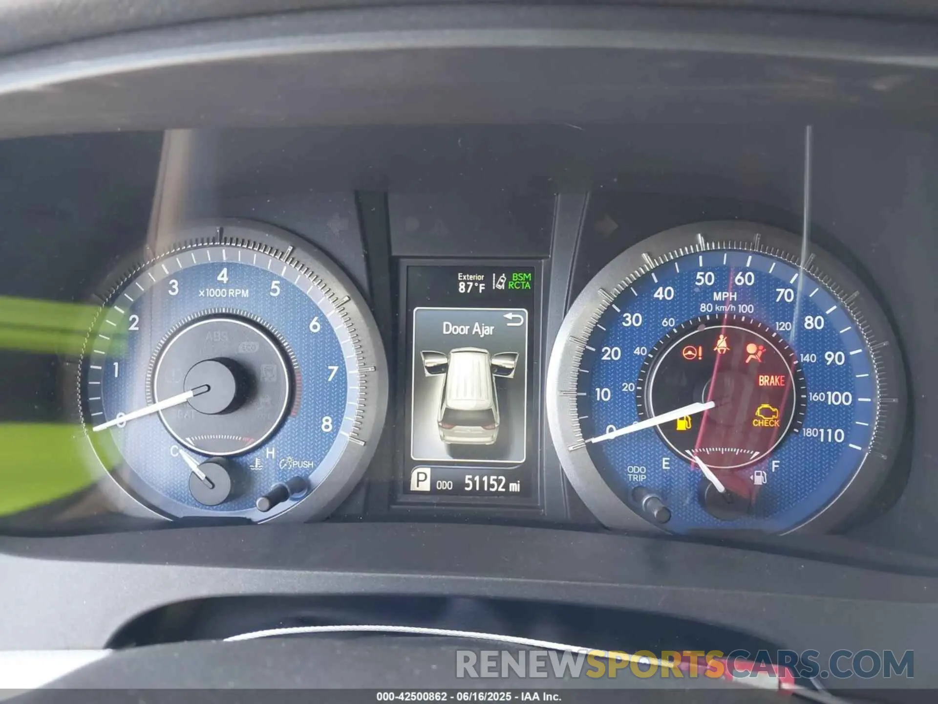 7 Photograph of a damaged car 5TDJZ3DC9KS225324 TOYOTA SIENNA 2019