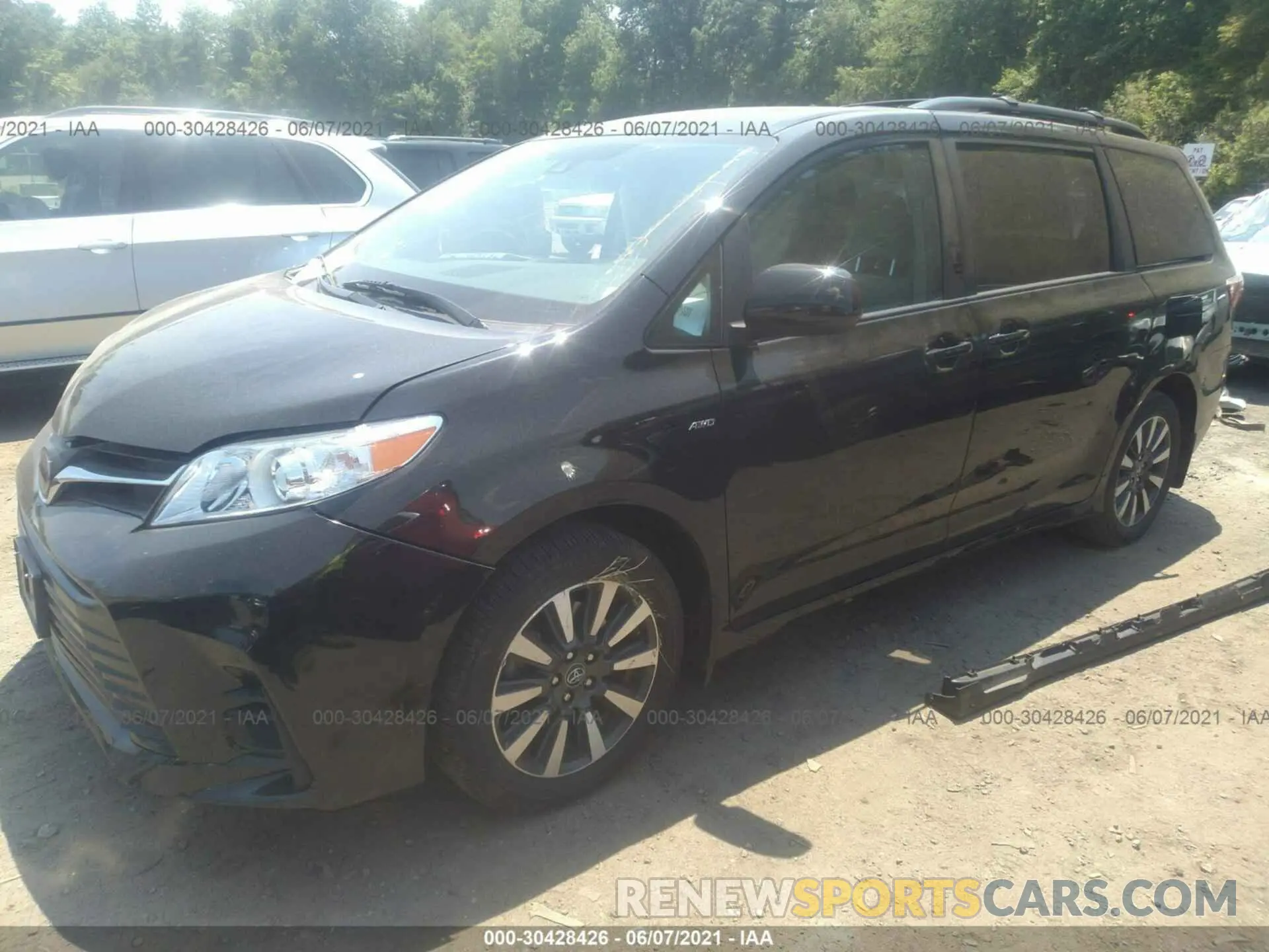 2 Photograph of a damaged car 5TDJZ3DCXKS221136 TOYOTA SIENNA 2019