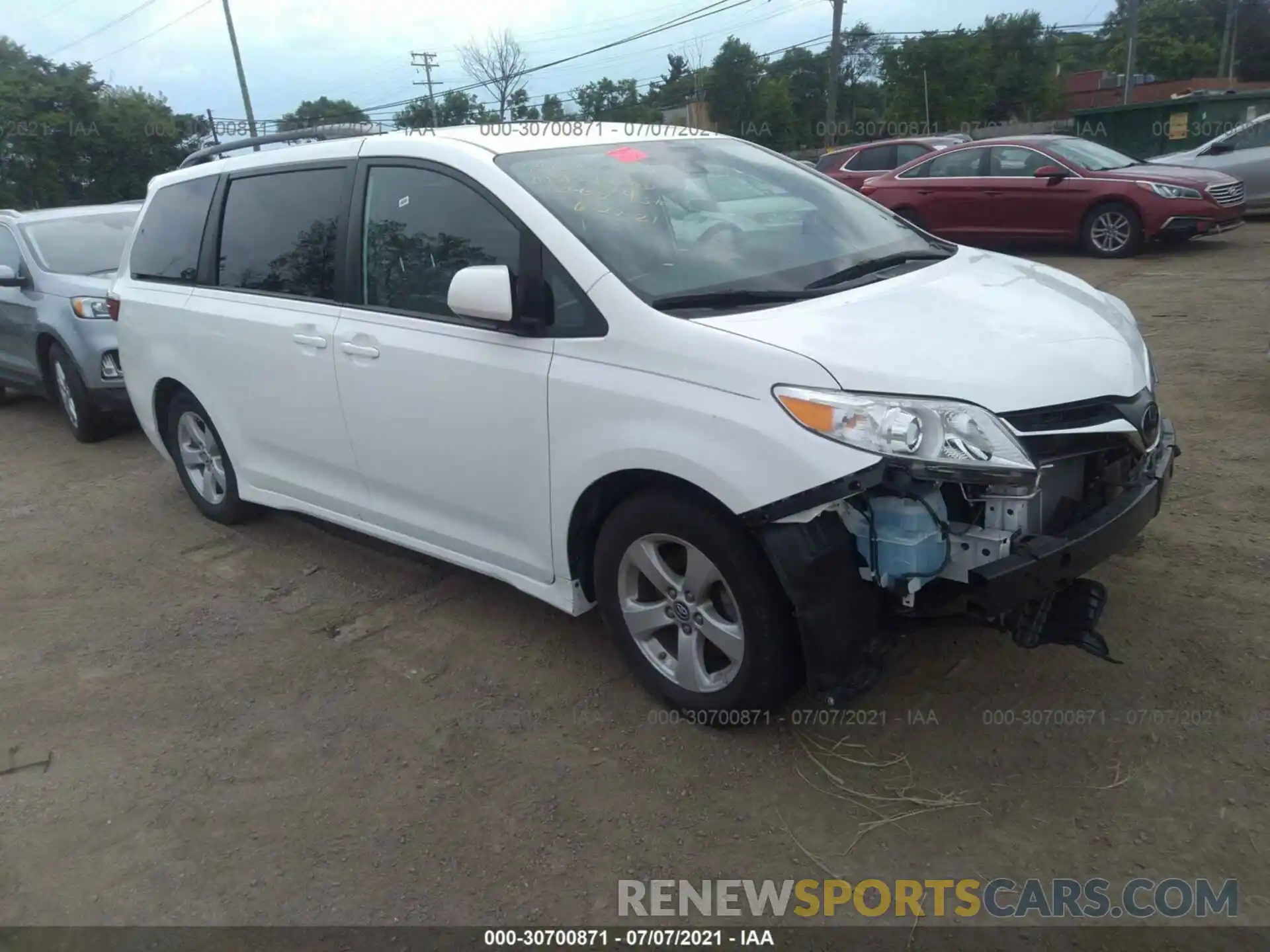 1 Photograph of a damaged car 5TDKZ3DC0KS979829 TOYOTA SIENNA 2019