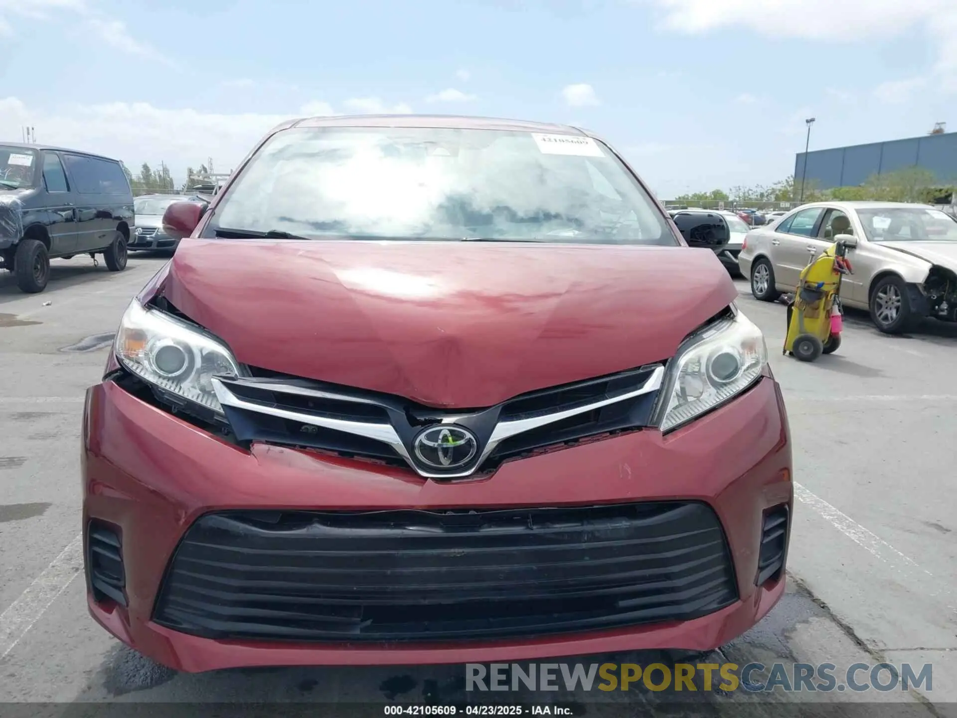 12 Photograph of a damaged car 5TDKZ3DC1KS002876 TOYOTA SIENNA 2019