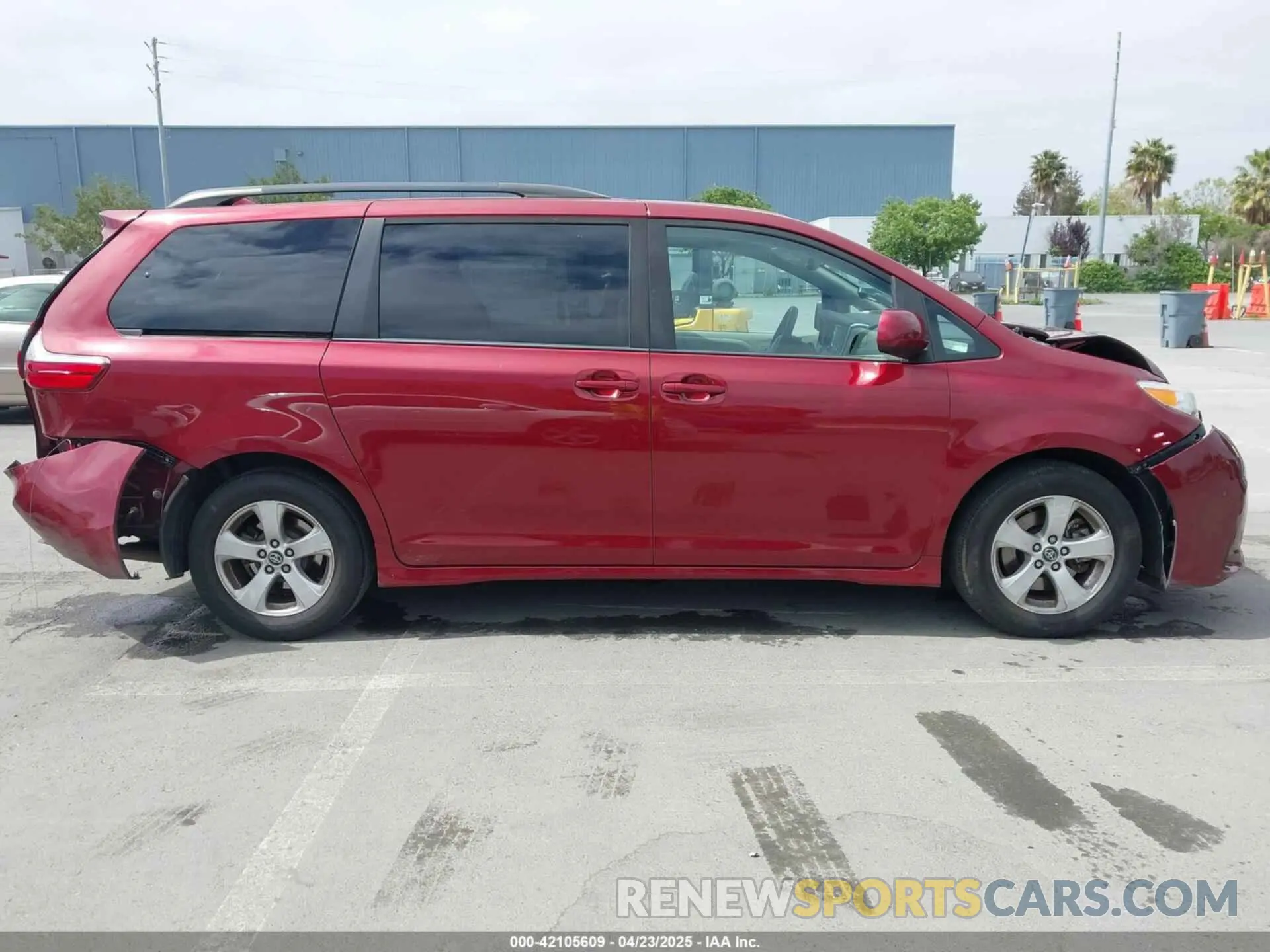 13 Photograph of a damaged car 5TDKZ3DC1KS002876 TOYOTA SIENNA 2019