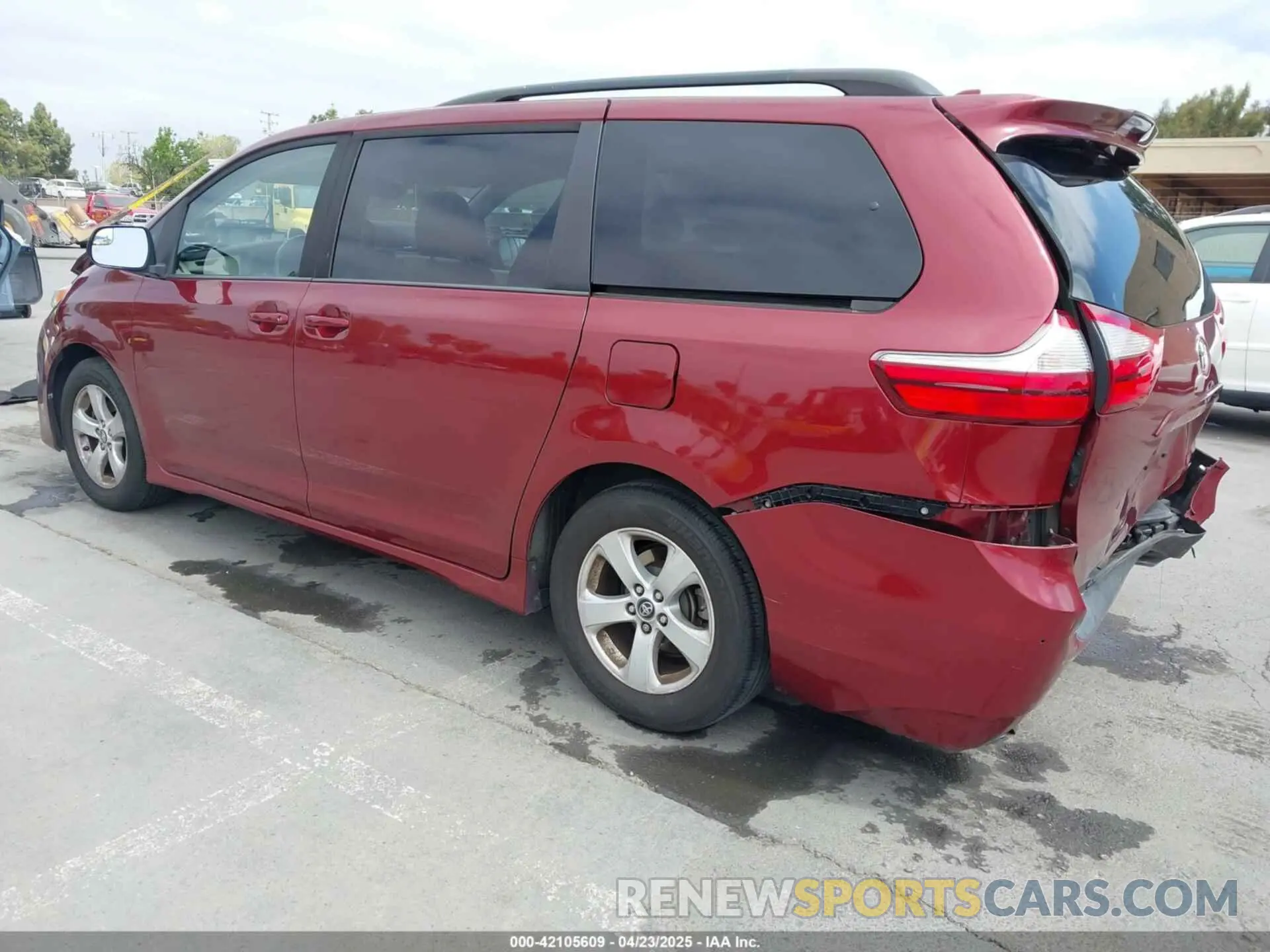 3 Photograph of a damaged car 5TDKZ3DC1KS002876 TOYOTA SIENNA 2019