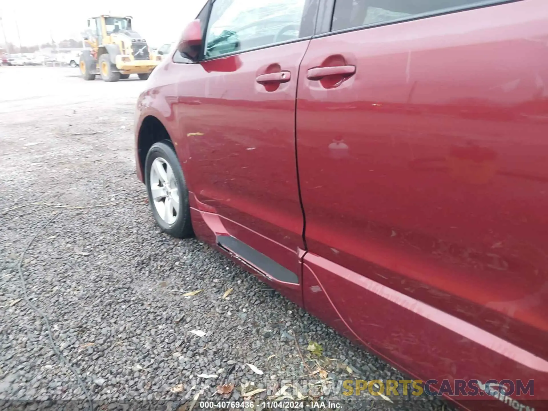 17 Photograph of a damaged car 5TDKZ3DC2KS012302 TOYOTA SIENNA 2019