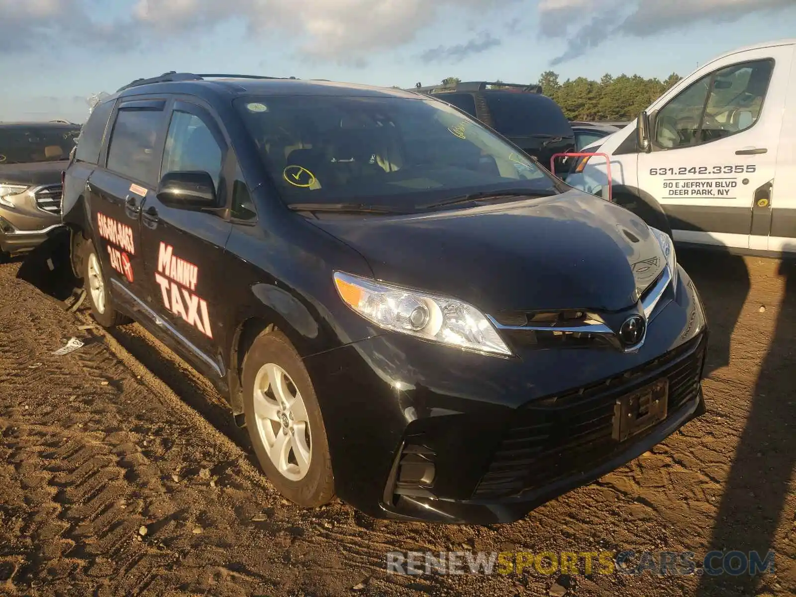 1 Photograph of a damaged car 5TDKZ3DC2KS012624 TOYOTA SIENNA 2019