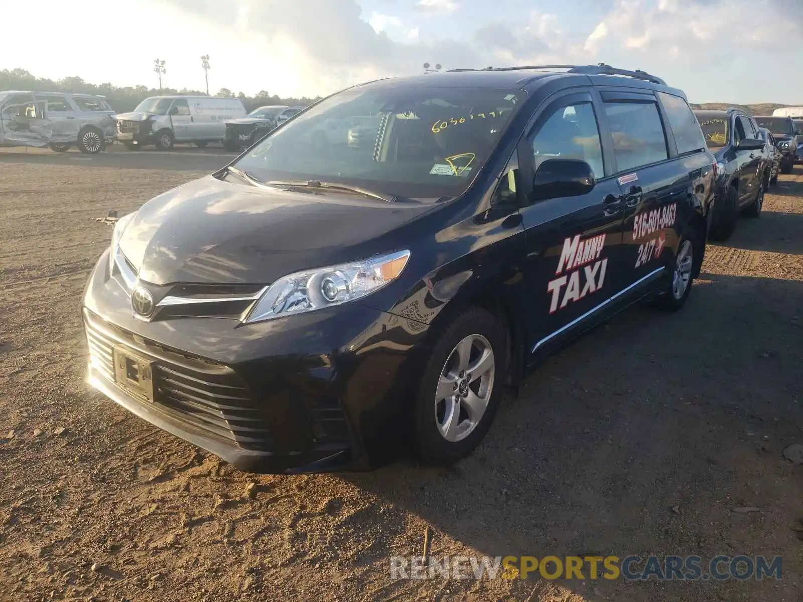 2 Photograph of a damaged car 5TDKZ3DC2KS012624 TOYOTA SIENNA 2019