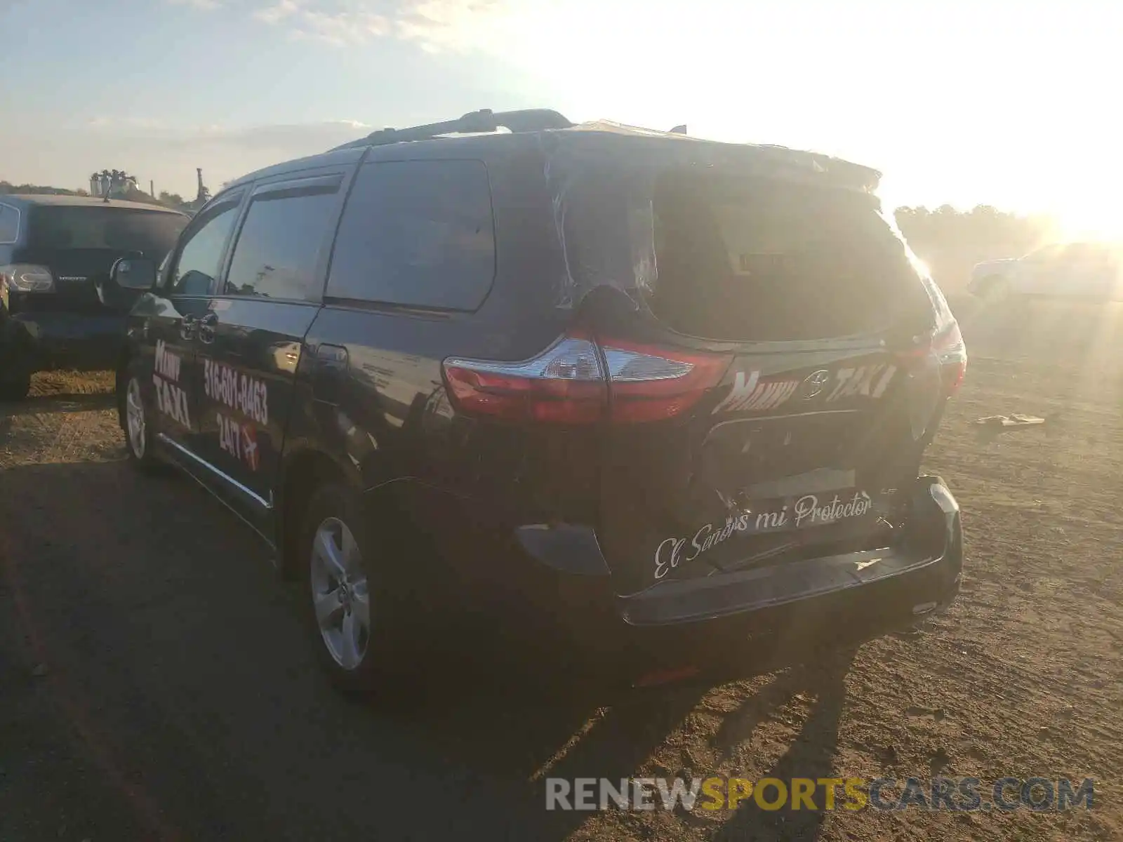 3 Photograph of a damaged car 5TDKZ3DC2KS012624 TOYOTA SIENNA 2019