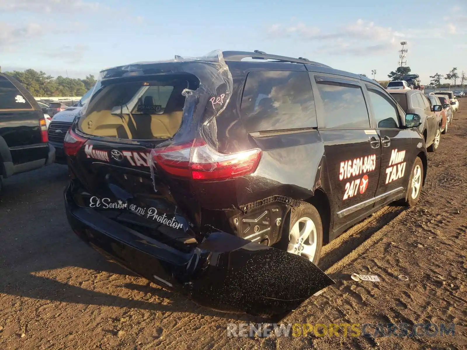 4 Photograph of a damaged car 5TDKZ3DC2KS012624 TOYOTA SIENNA 2019