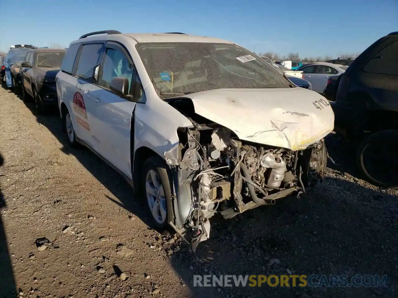 1 Photograph of a damaged car 5TDKZ3DC2KS972039 TOYOTA SIENNA 2019