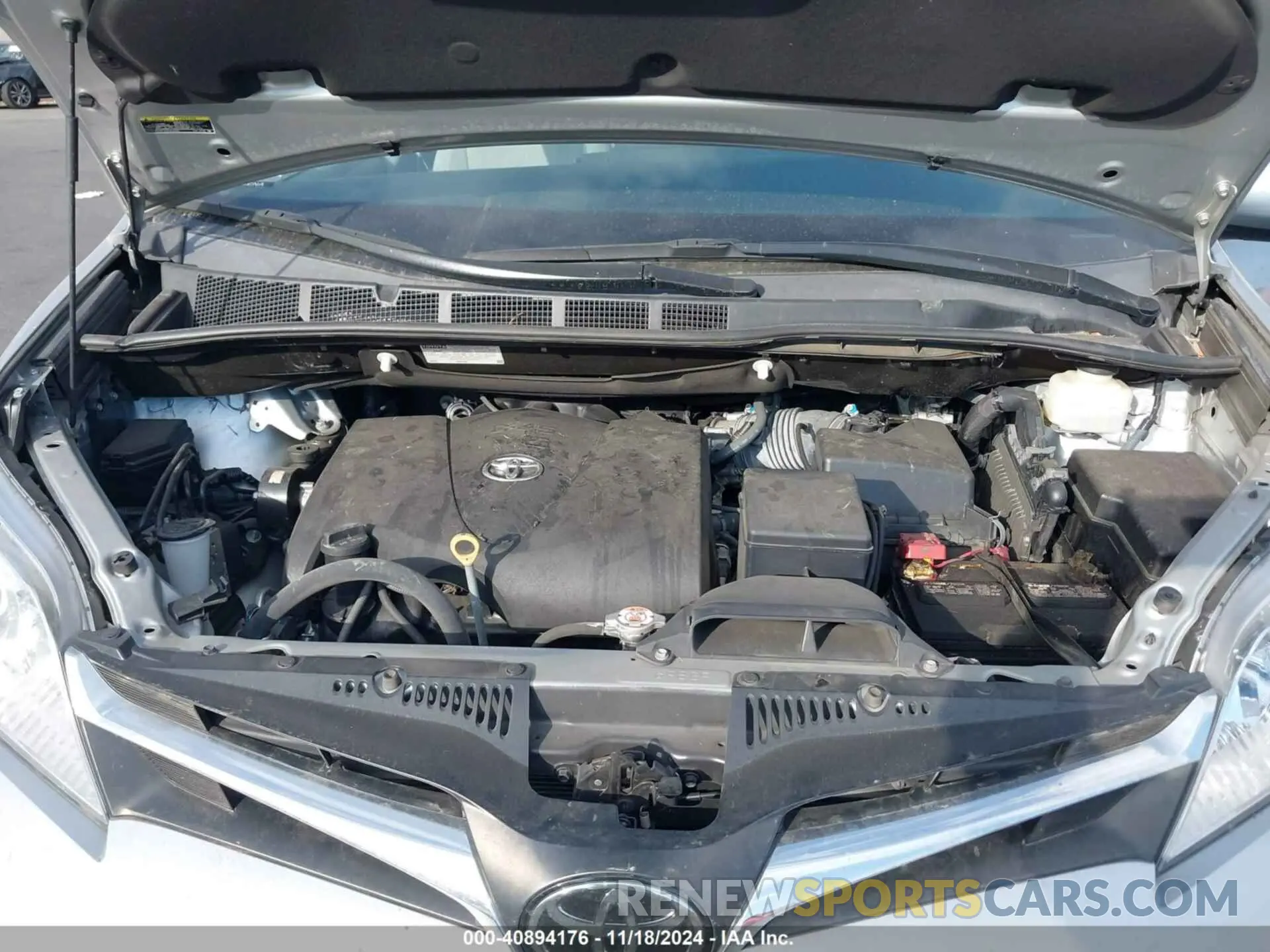 10 Photograph of a damaged car 5TDKZ3DC3KS014706 TOYOTA SIENNA 2019