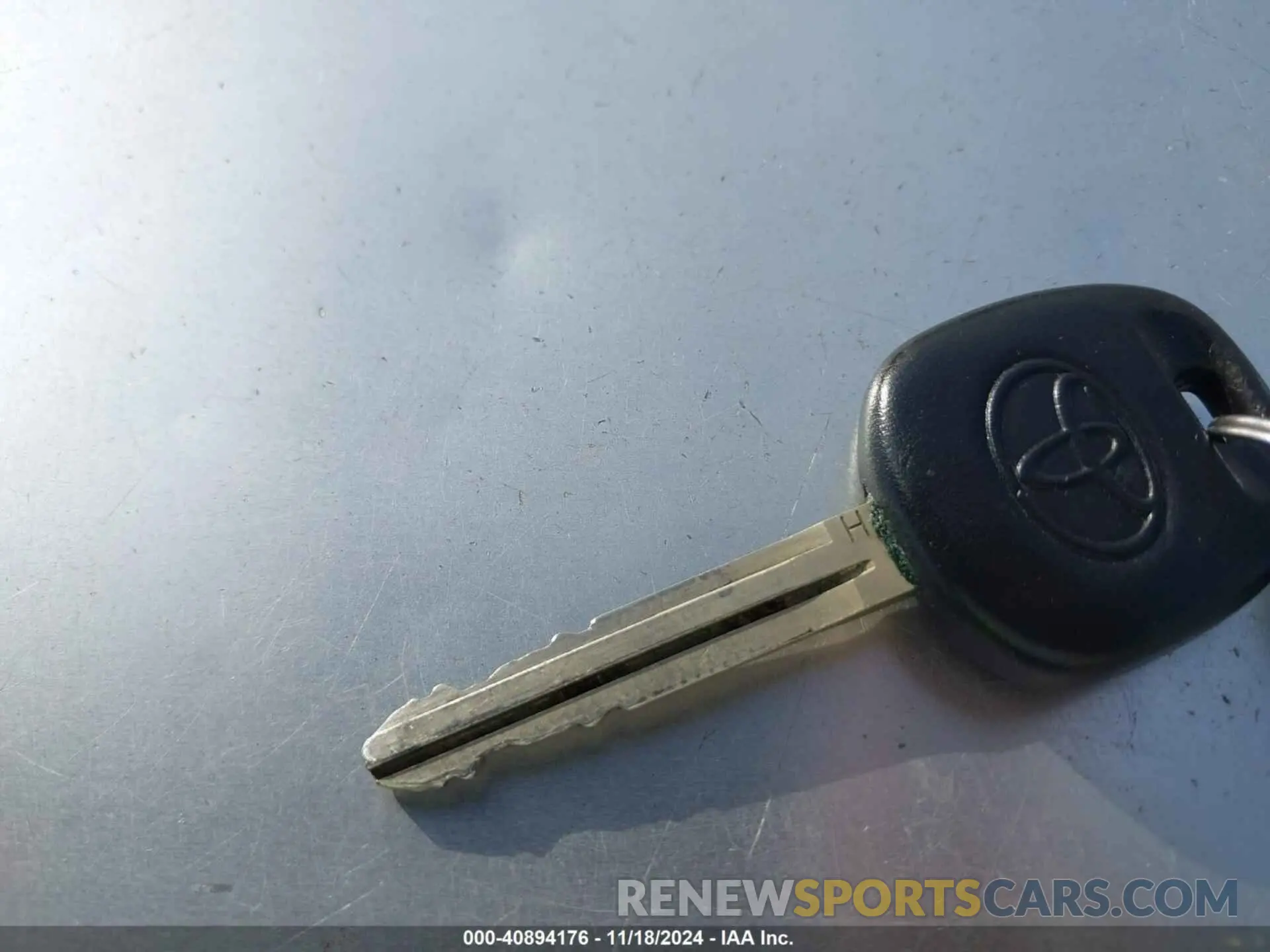 11 Photograph of a damaged car 5TDKZ3DC3KS014706 TOYOTA SIENNA 2019