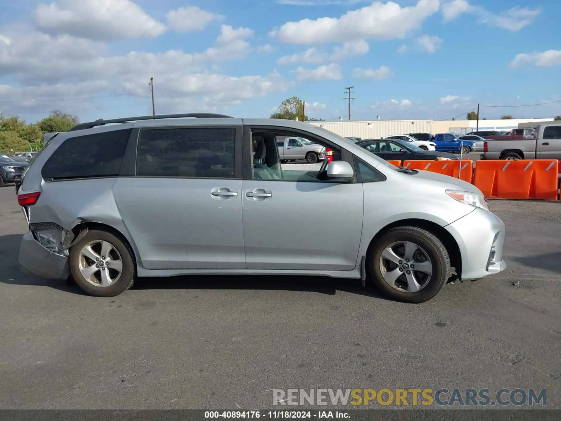 13 Photograph of a damaged car 5TDKZ3DC3KS014706 TOYOTA SIENNA 2019
