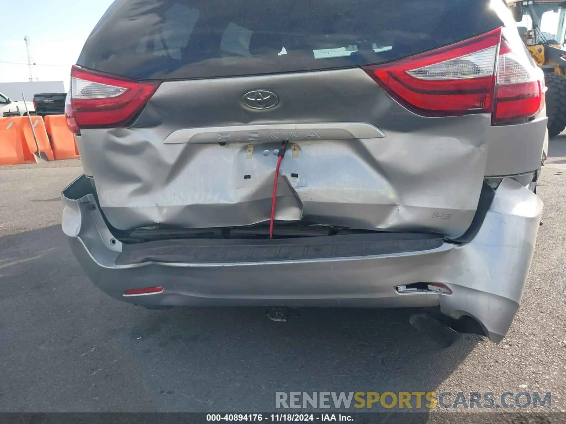 17 Photograph of a damaged car 5TDKZ3DC3KS014706 TOYOTA SIENNA 2019