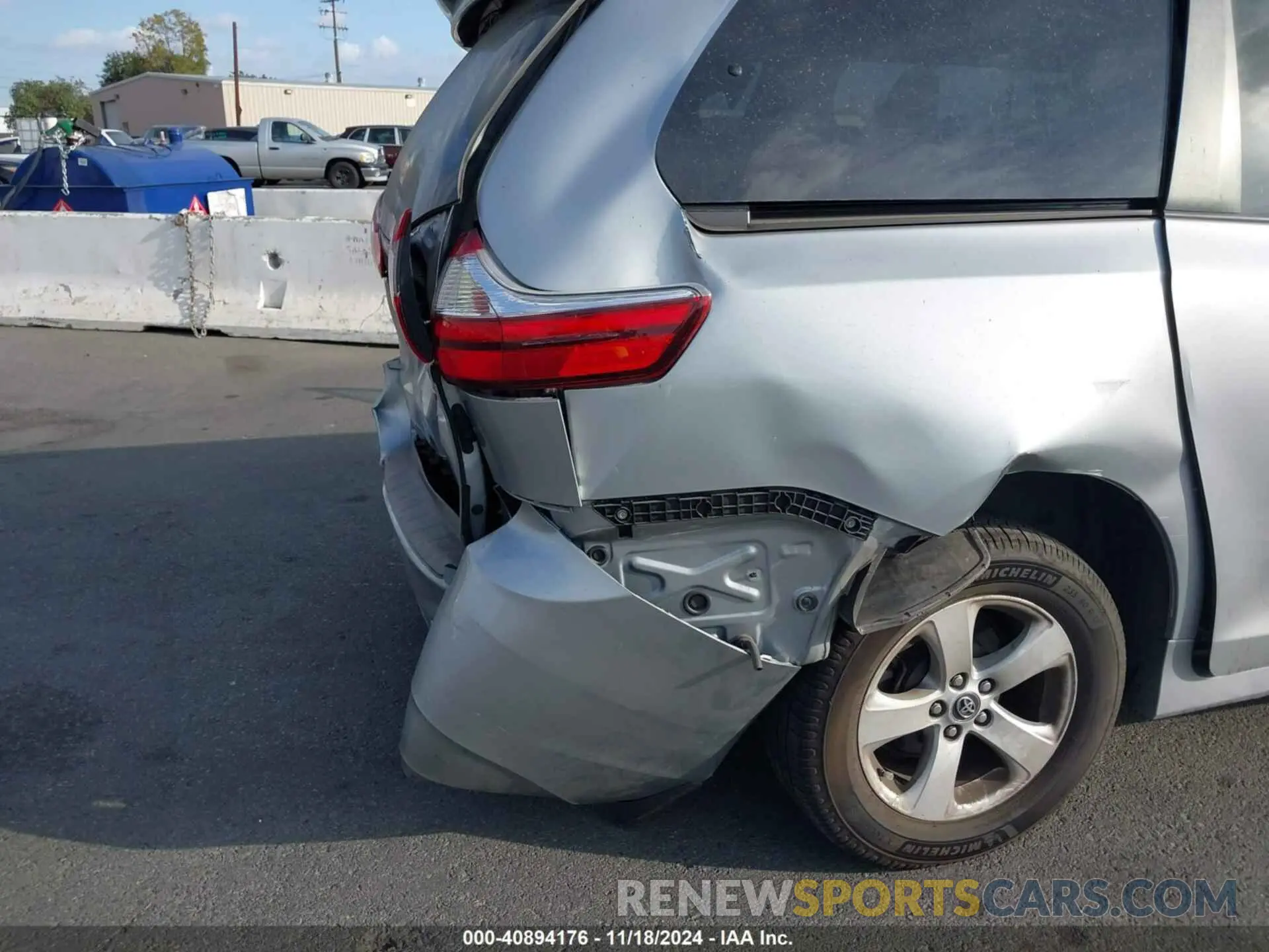 6 Photograph of a damaged car 5TDKZ3DC3KS014706 TOYOTA SIENNA 2019