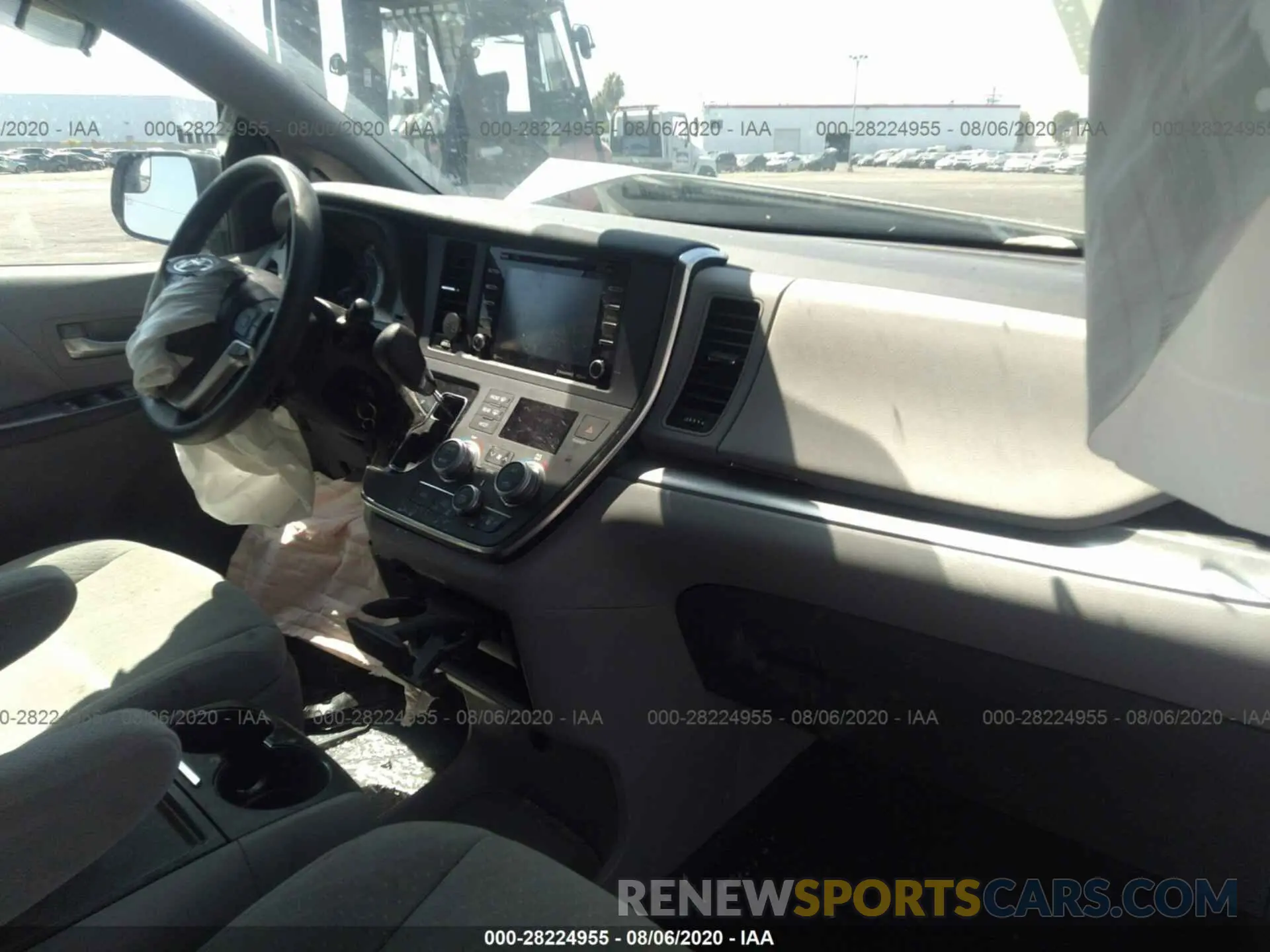 5 Photograph of a damaged car 5TDKZ3DC3KS981381 TOYOTA SIENNA 2019