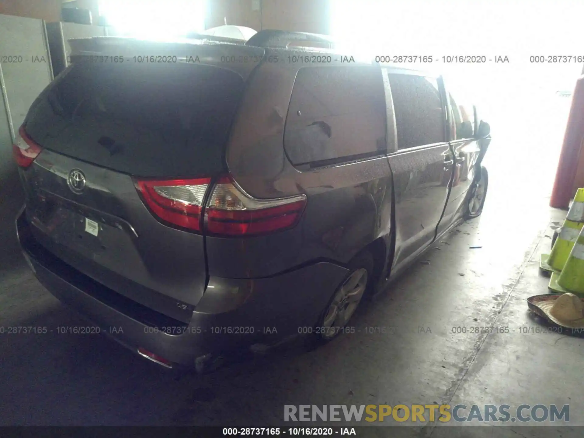 4 Photograph of a damaged car 5TDKZ3DC3KS989500 TOYOTA SIENNA 2019