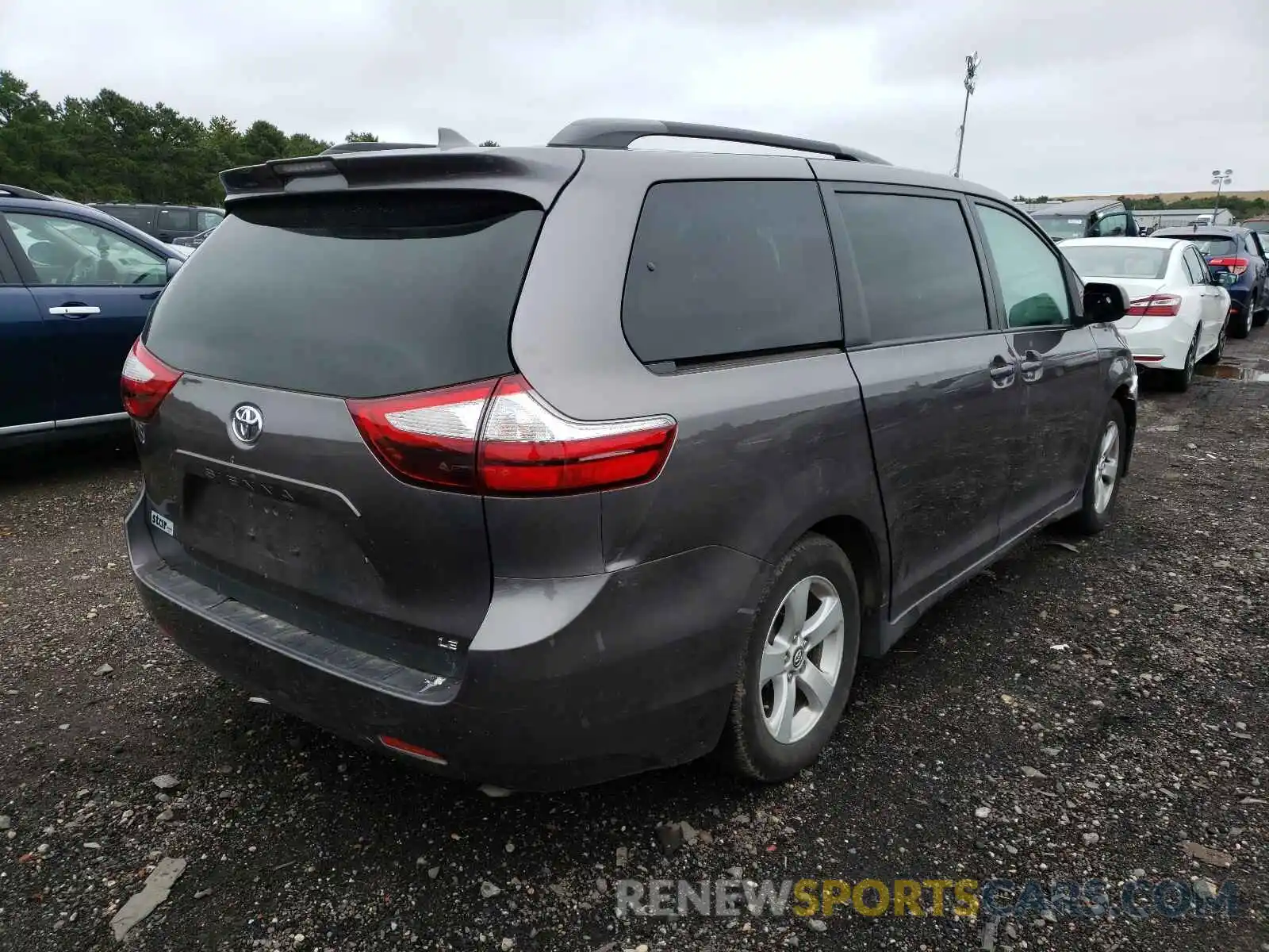 4 Photograph of a damaged car 5TDKZ3DC3KS990016 TOYOTA SIENNA 2019