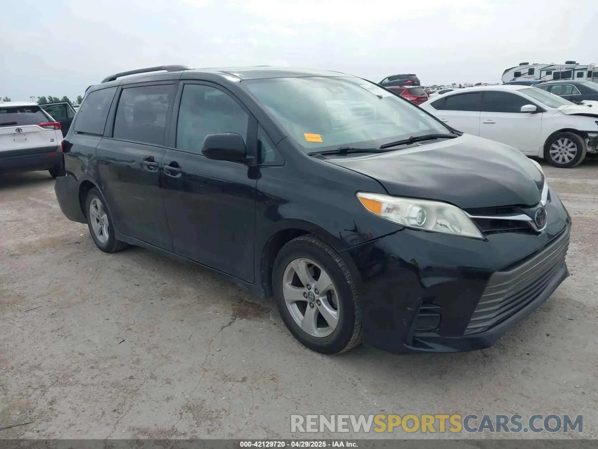 1 Photograph of a damaged car 5TDKZ3DC4KS011331 TOYOTA SIENNA 2019