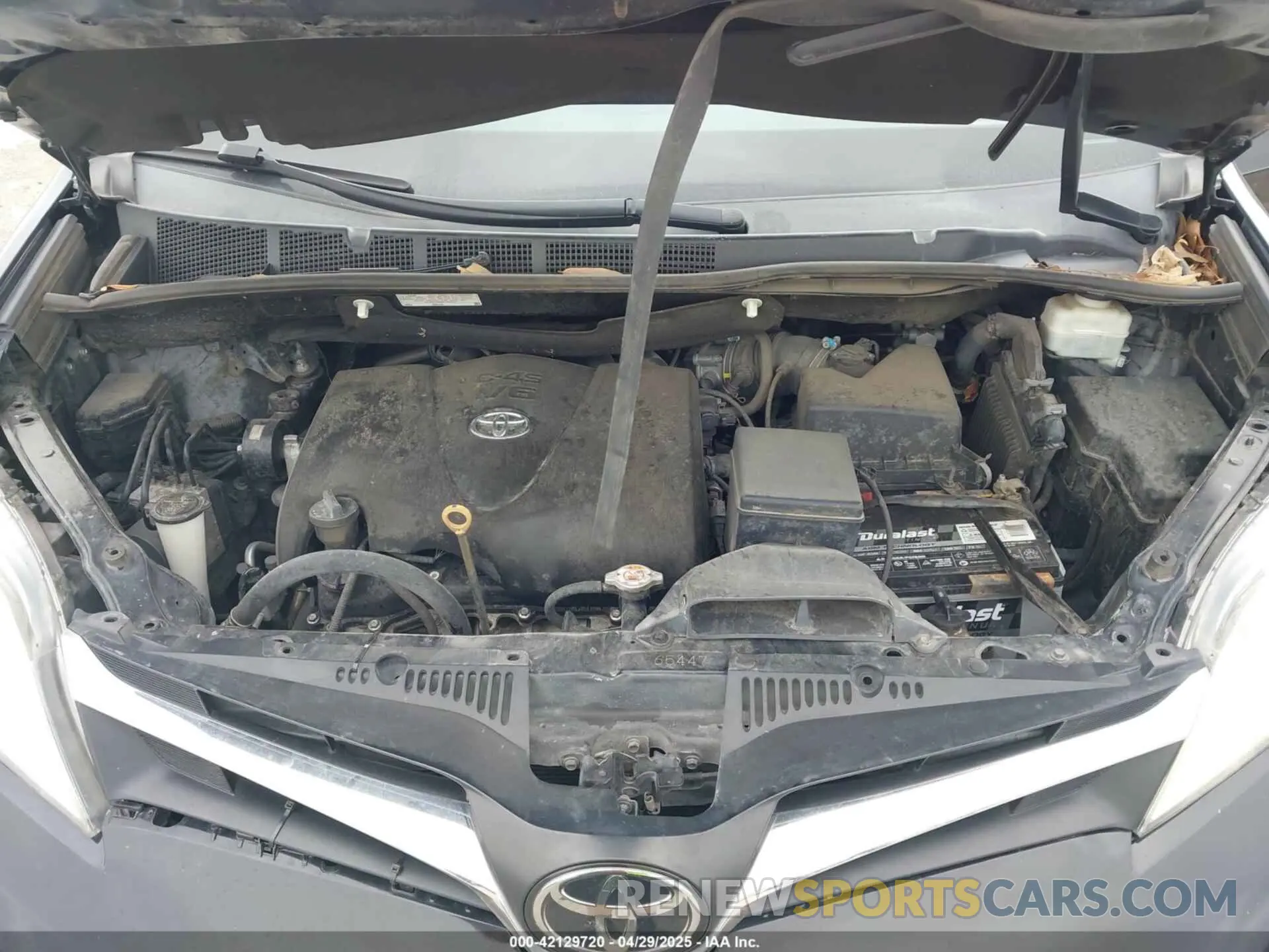 10 Photograph of a damaged car 5TDKZ3DC4KS011331 TOYOTA SIENNA 2019
