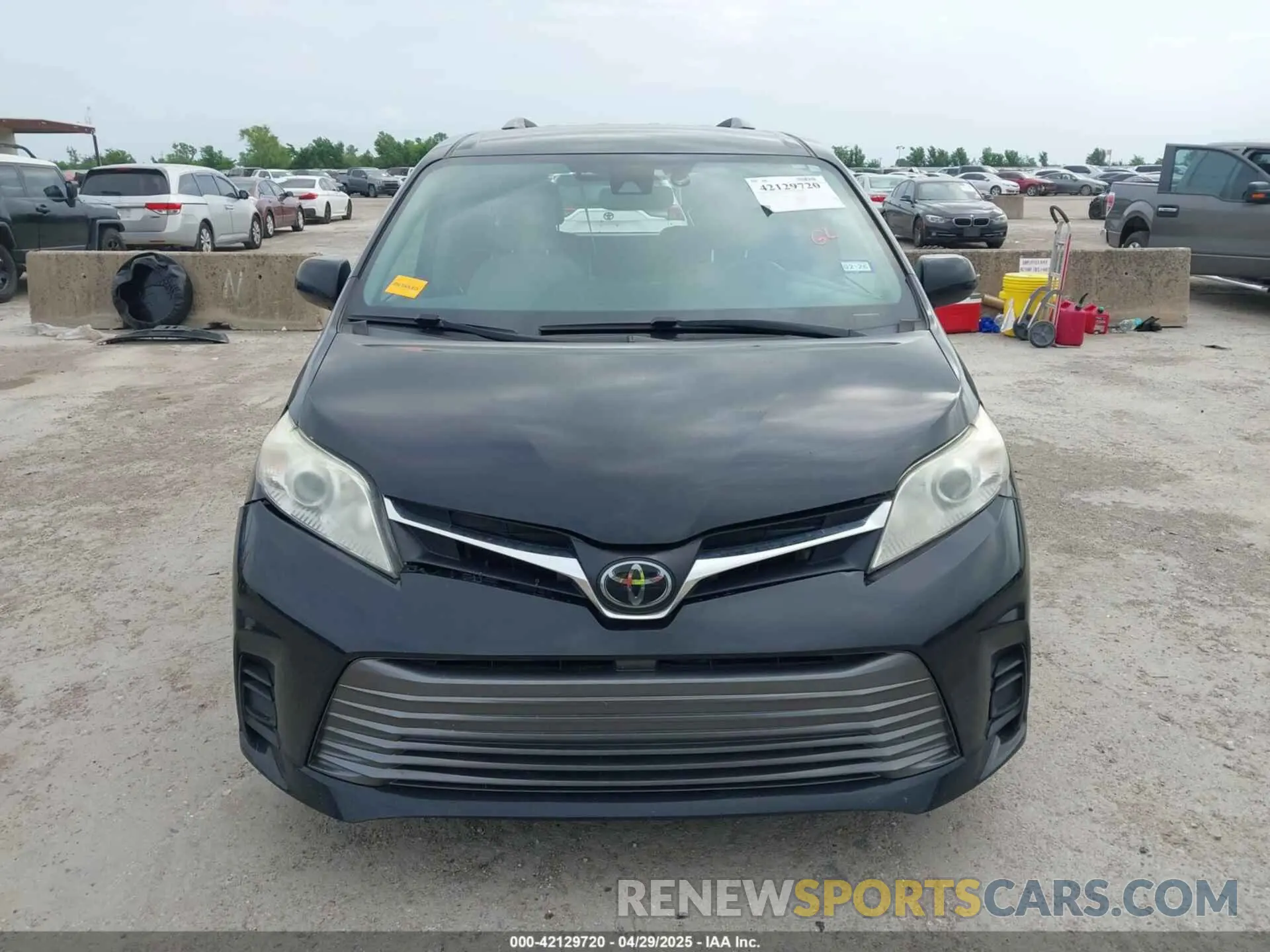 12 Photograph of a damaged car 5TDKZ3DC4KS011331 TOYOTA SIENNA 2019