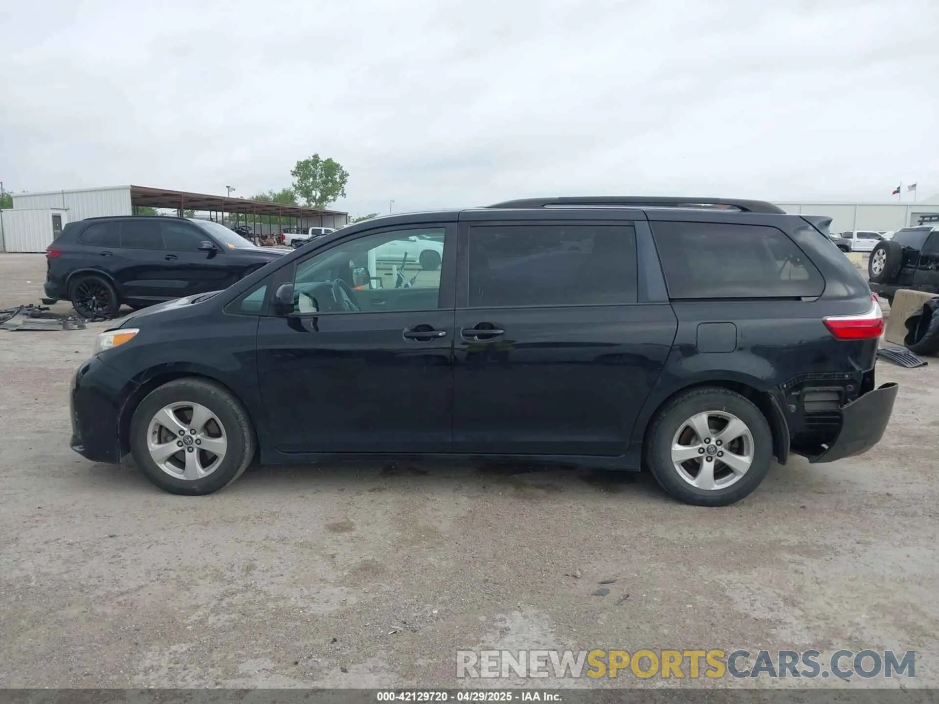 14 Photograph of a damaged car 5TDKZ3DC4KS011331 TOYOTA SIENNA 2019
