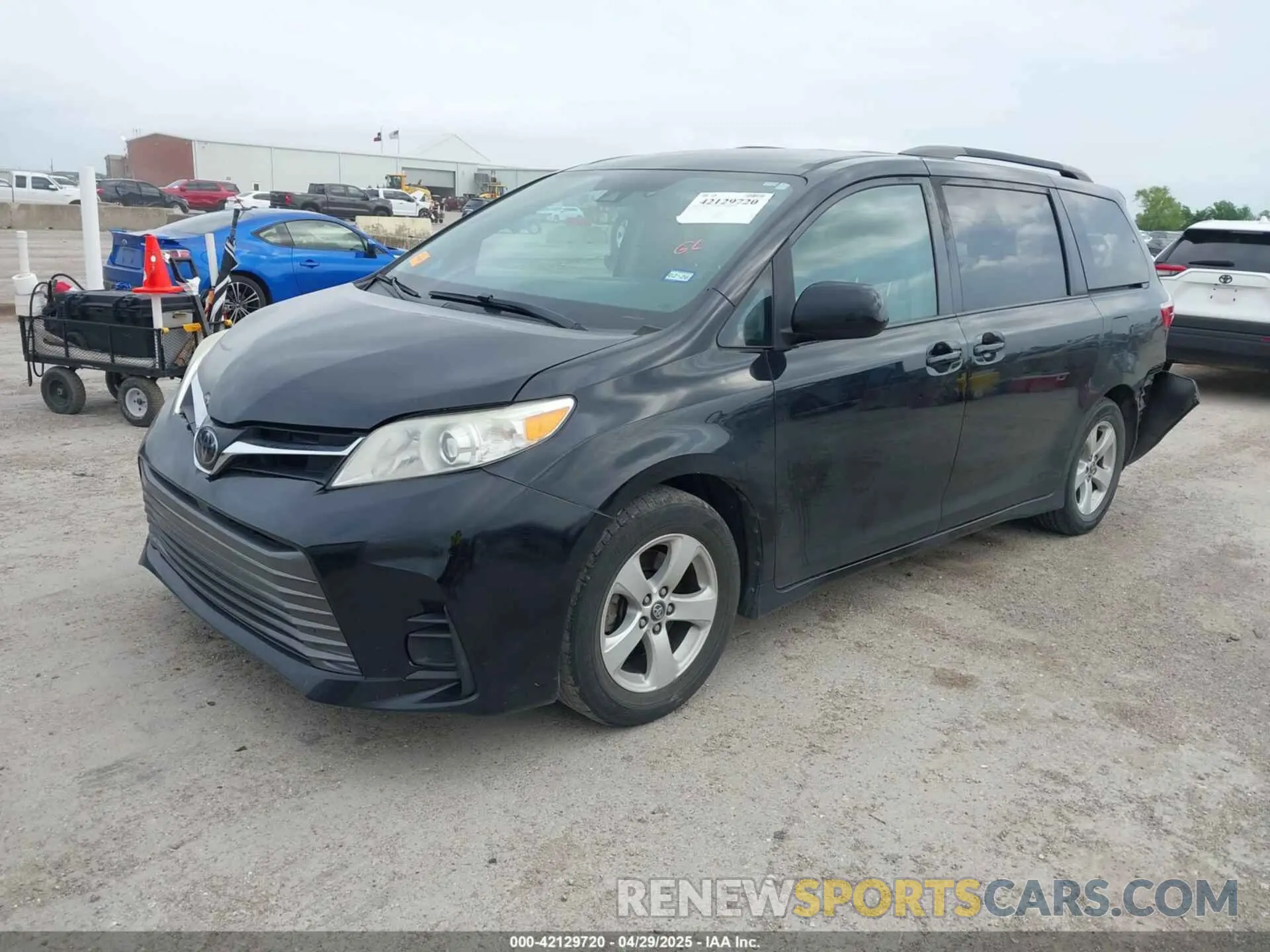 2 Photograph of a damaged car 5TDKZ3DC4KS011331 TOYOTA SIENNA 2019