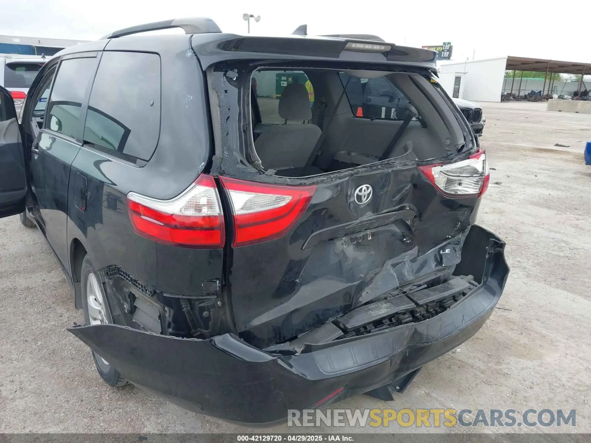 6 Photograph of a damaged car 5TDKZ3DC4KS011331 TOYOTA SIENNA 2019