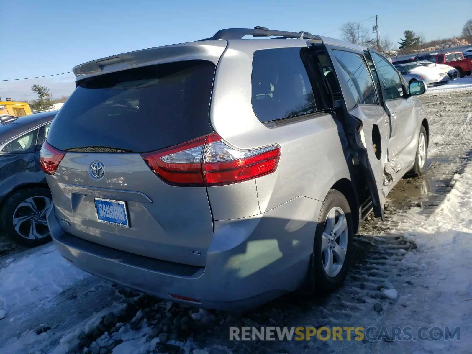 4 Photograph of a damaged car 5TDKZ3DC5HS898589 TOYOTA SIENNA 2019