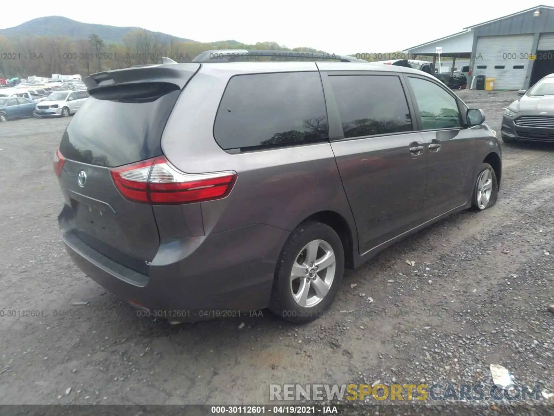 4 Photograph of a damaged car 5TDKZ3DC5KS967661 TOYOTA SIENNA 2019