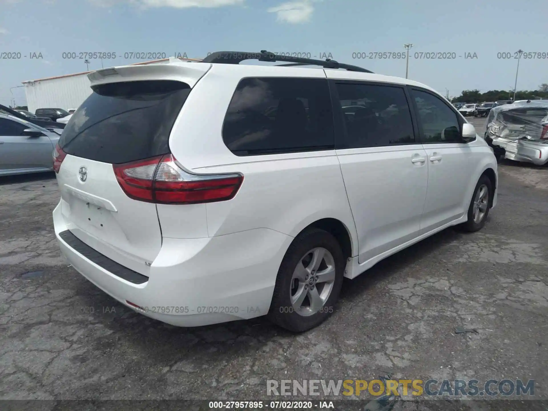 4 Photograph of a damaged car 5TDKZ3DC5KS969118 TOYOTA SIENNA 2019