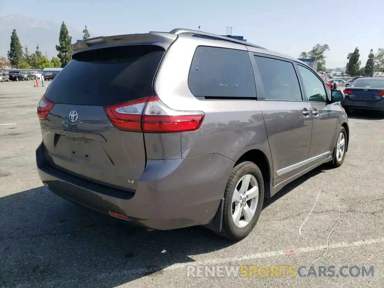 4 Photograph of a damaged car 5TDKZ3DC6KS004350 TOYOTA SIENNA 2019