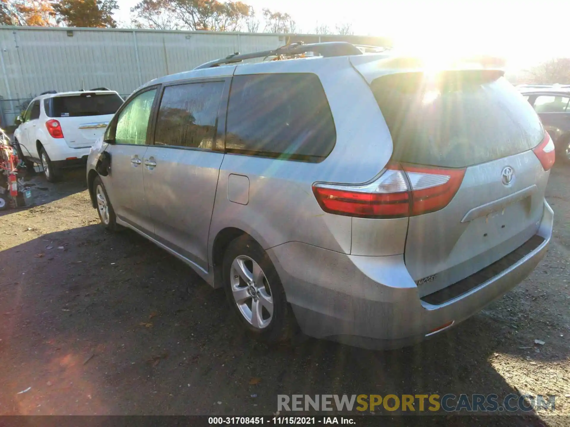 3 Photograph of a damaged car 5TDKZ3DC6KS007068 TOYOTA SIENNA 2019