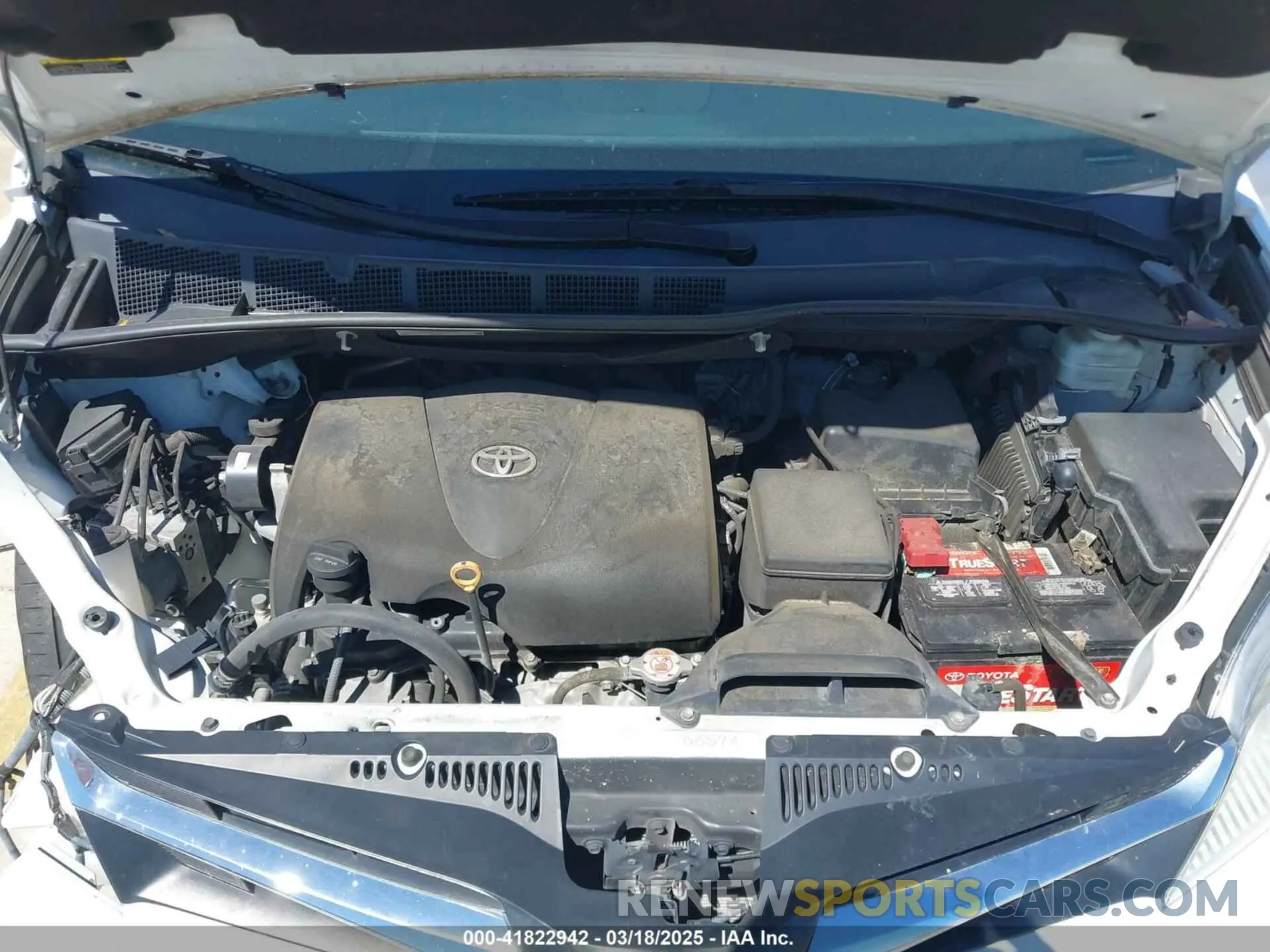 10 Photograph of a damaged car 5TDKZ3DC6KS012237 TOYOTA SIENNA 2019